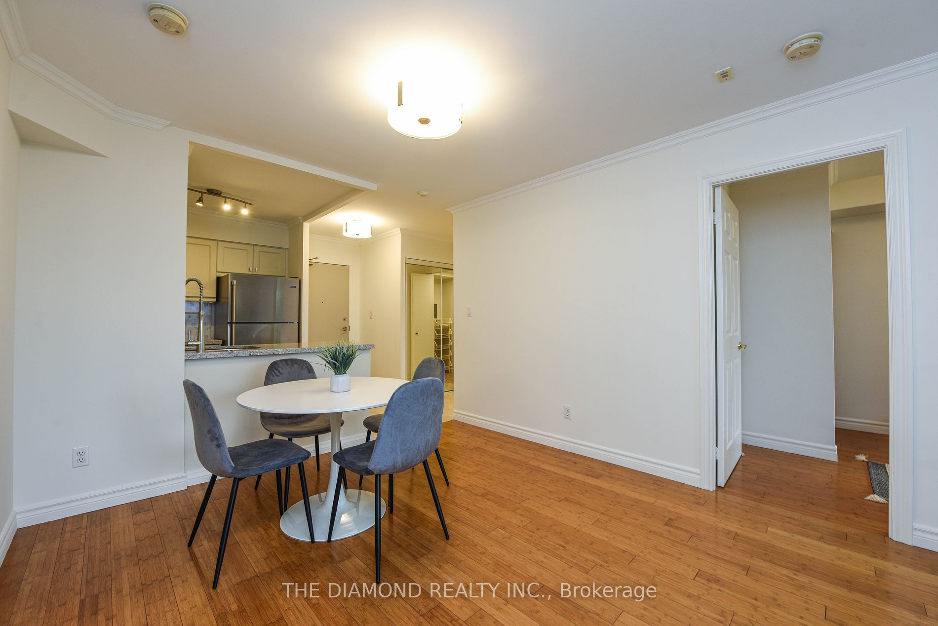 260 Merton St 09 Property Photo 2