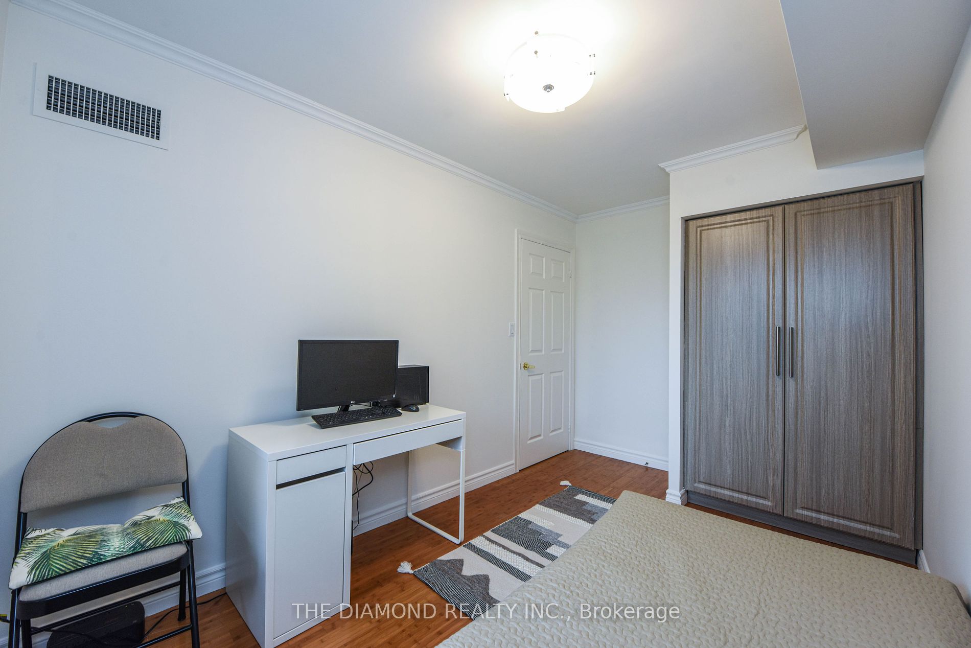 260 Merton St 09 Property Photo 13