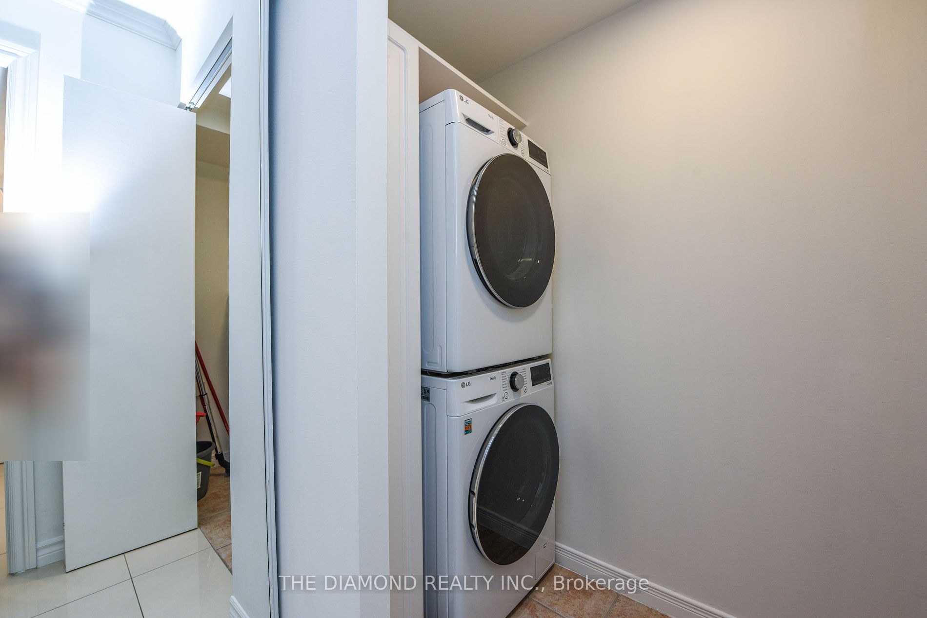 260 Merton St 09 Property Photo 27