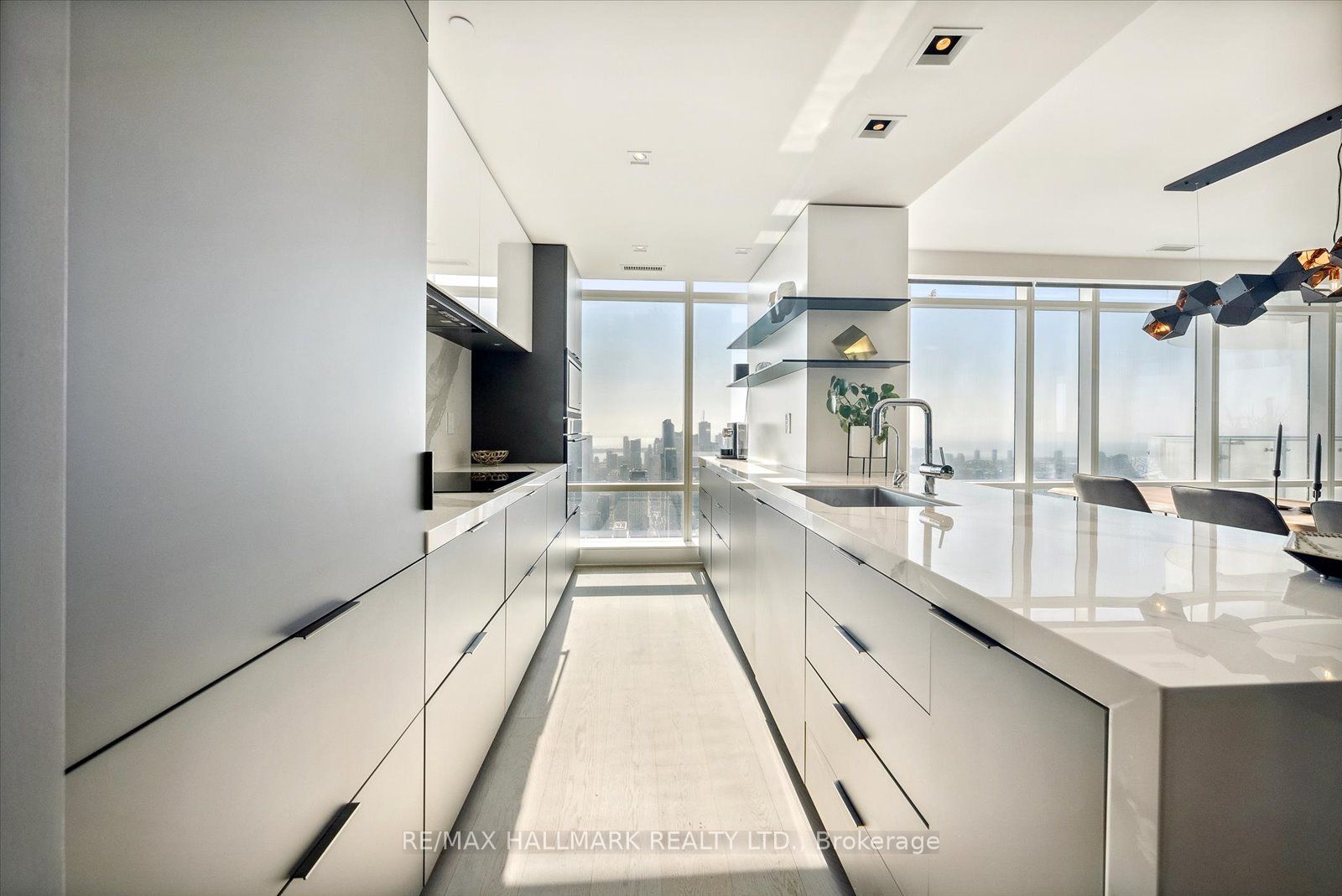 1 Bloor East St E 04 Property Photo 8
