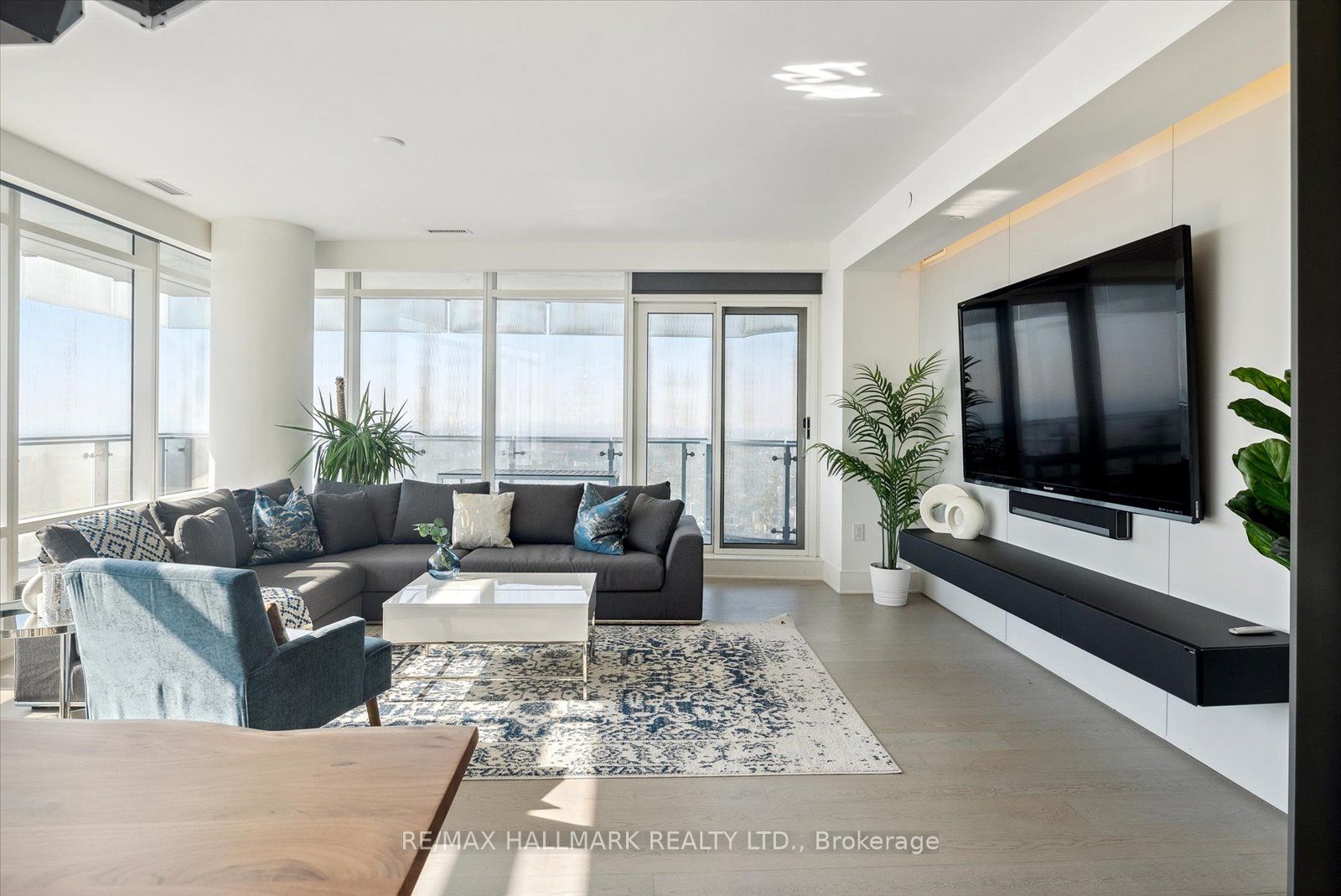 1 Bloor East St E 04 Property Photo 16
