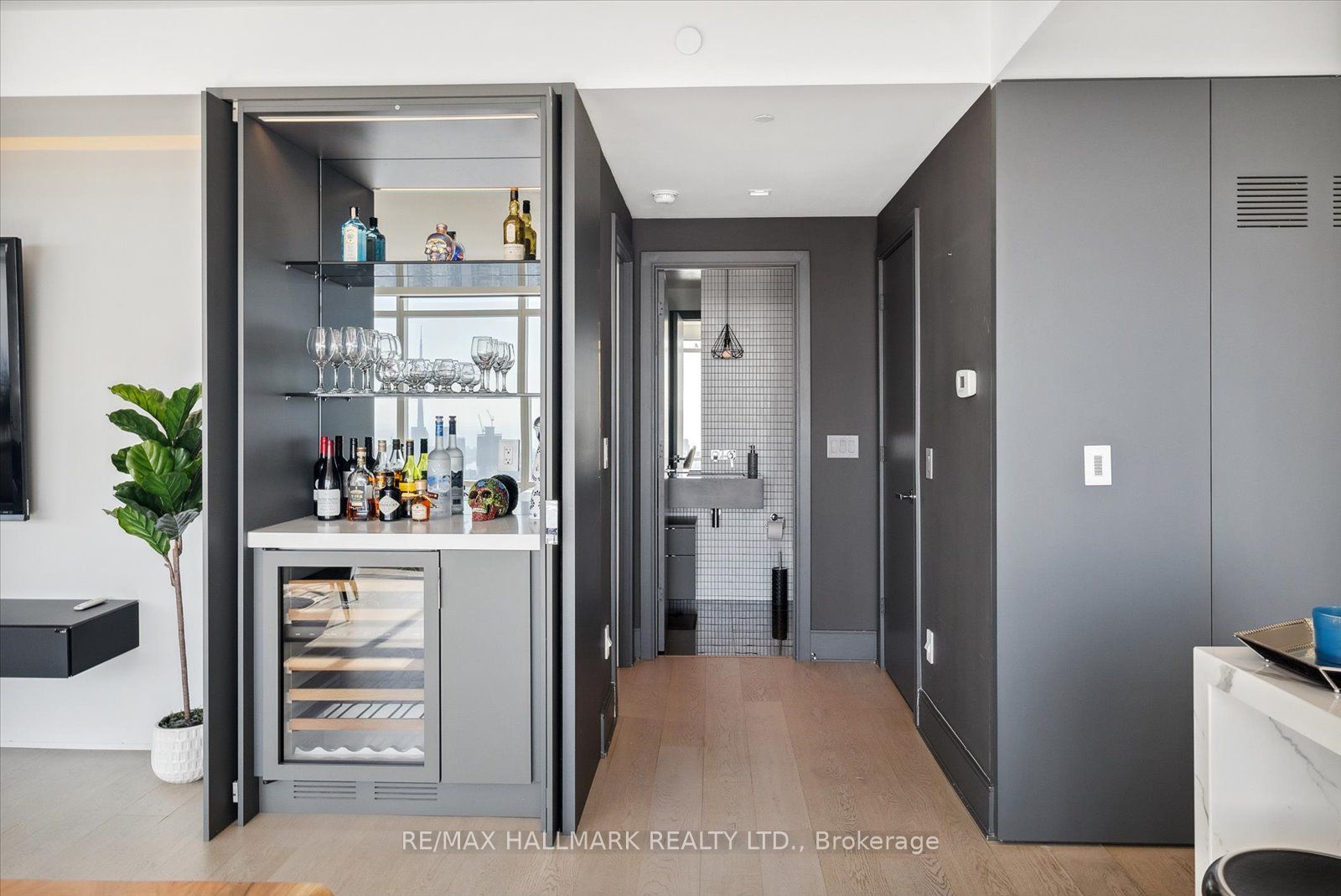 1 Bloor East St E 04 Property Photo 17