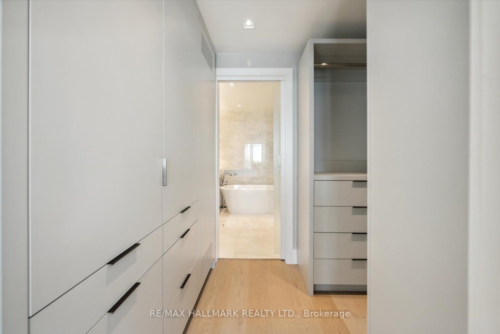 1 Bloor East St E 04 Property Photo 24