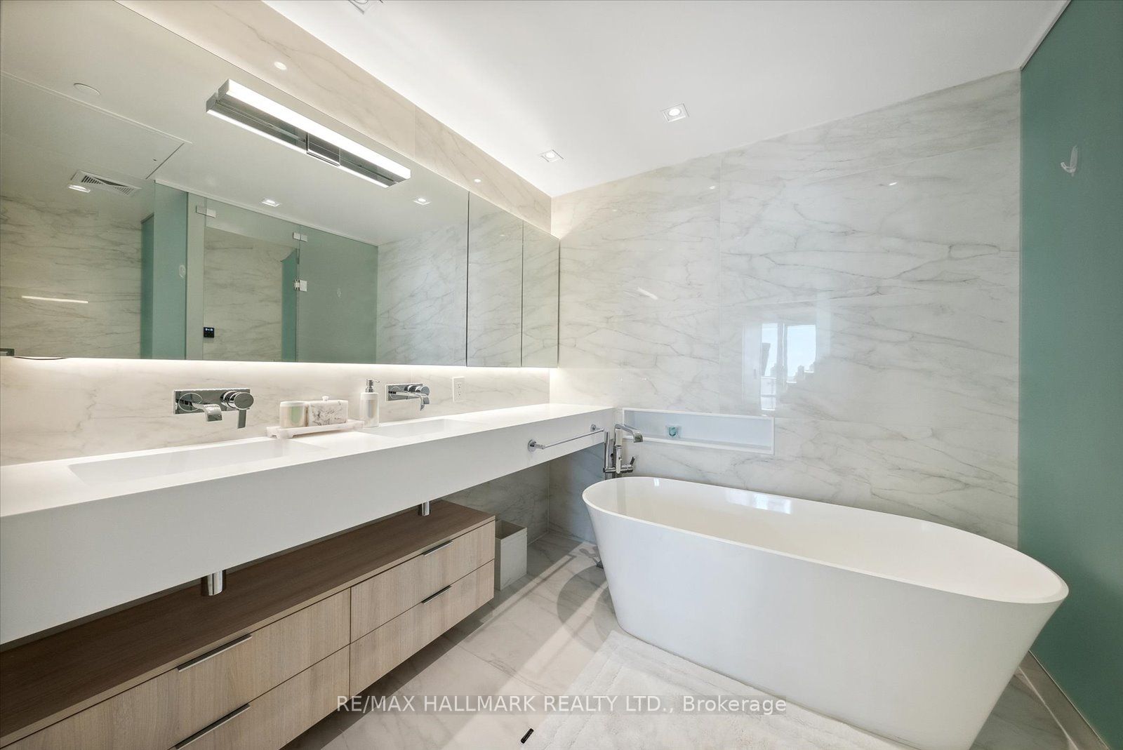 1 Bloor East St E 04 Property Photo 25