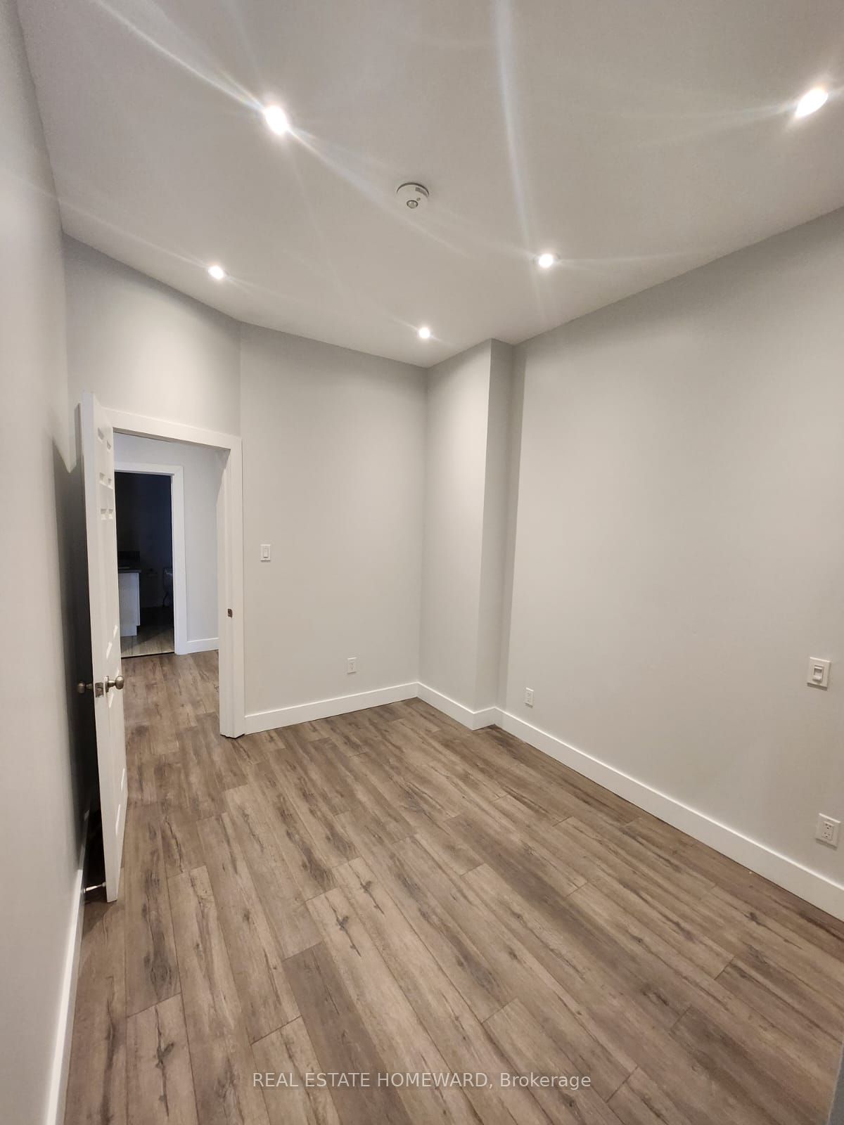 #2 - 592 Church Street Property Photo 7