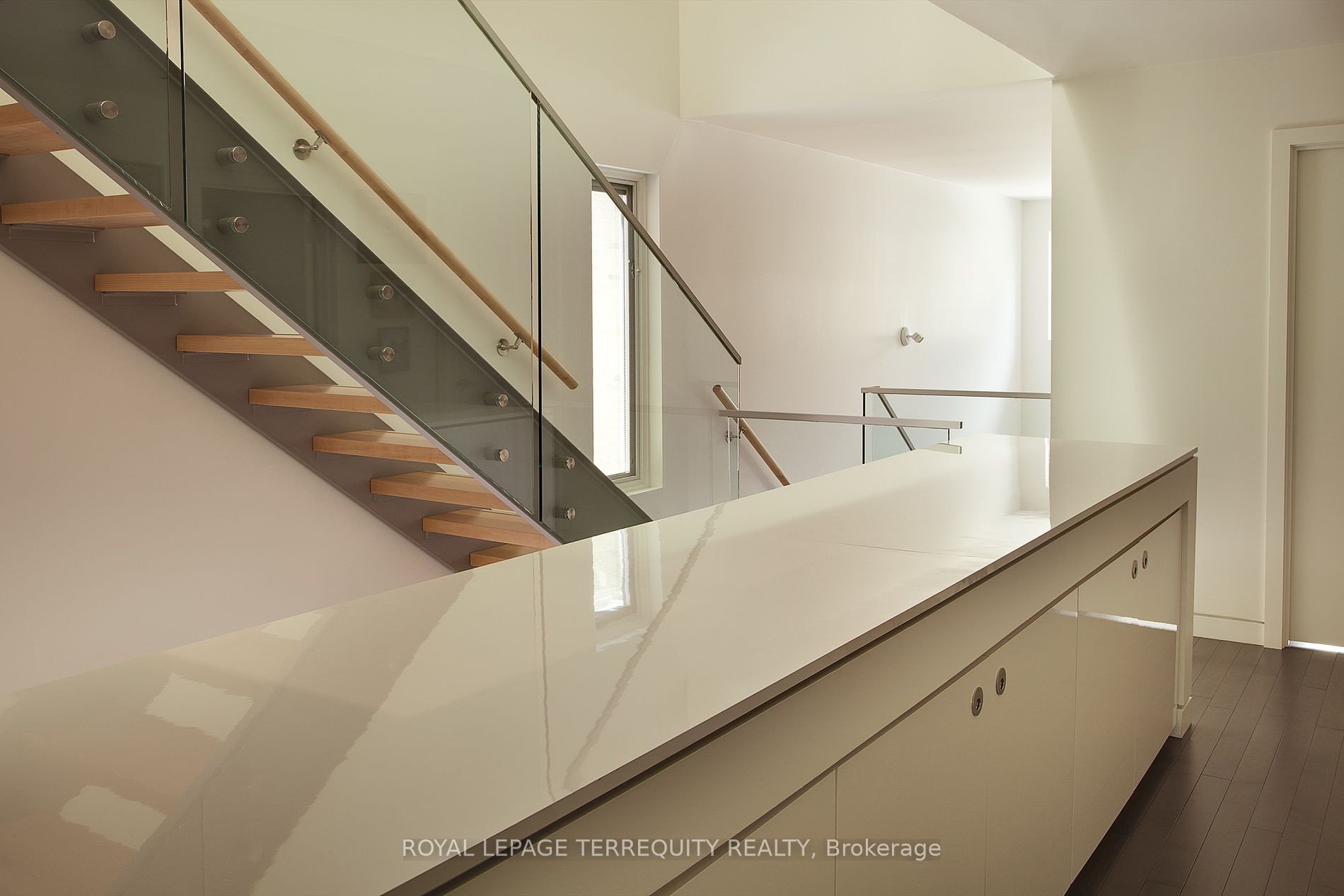 317 Keewatin Ave Property Photo 16