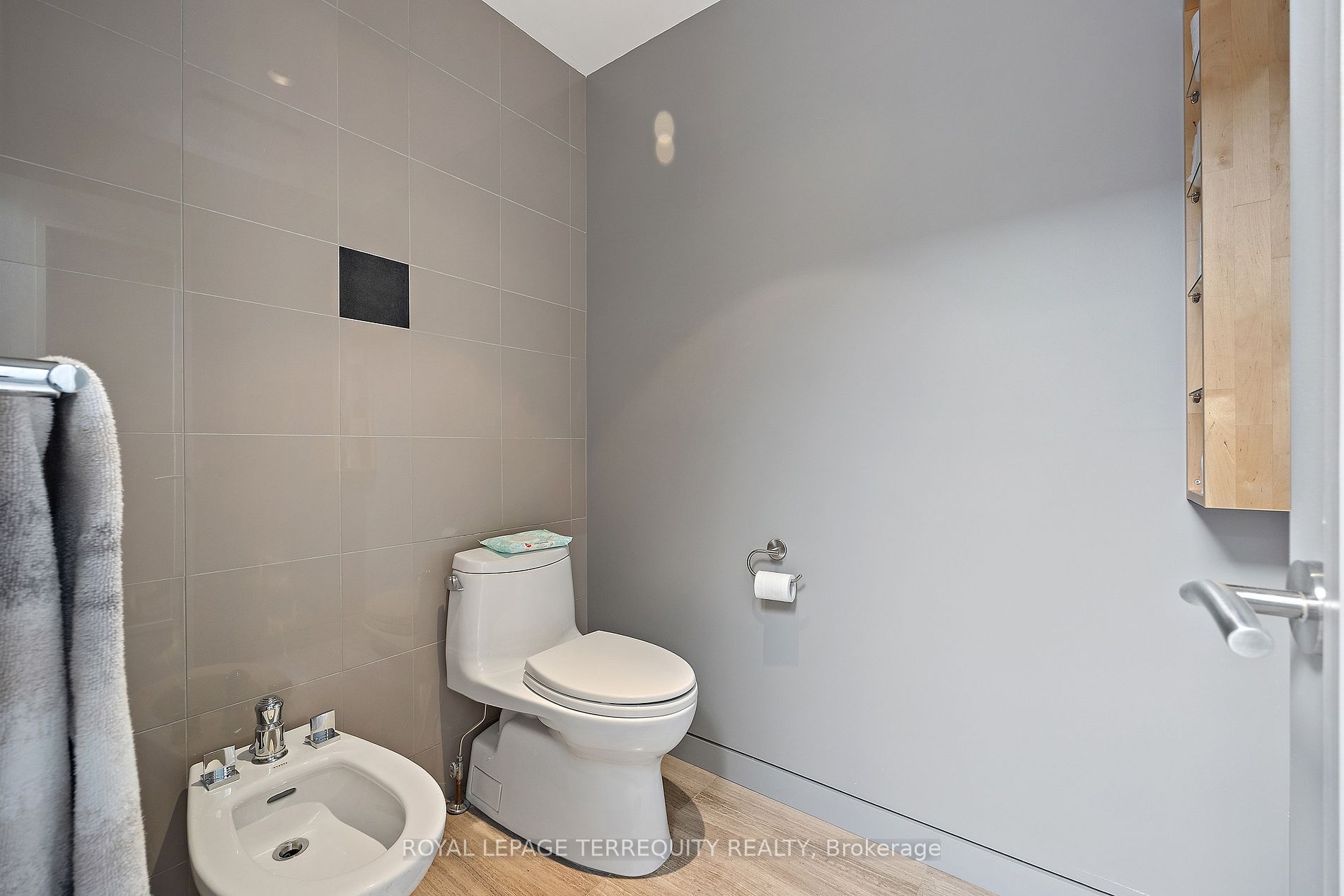 317 Keewatin Ave Property Photo 26