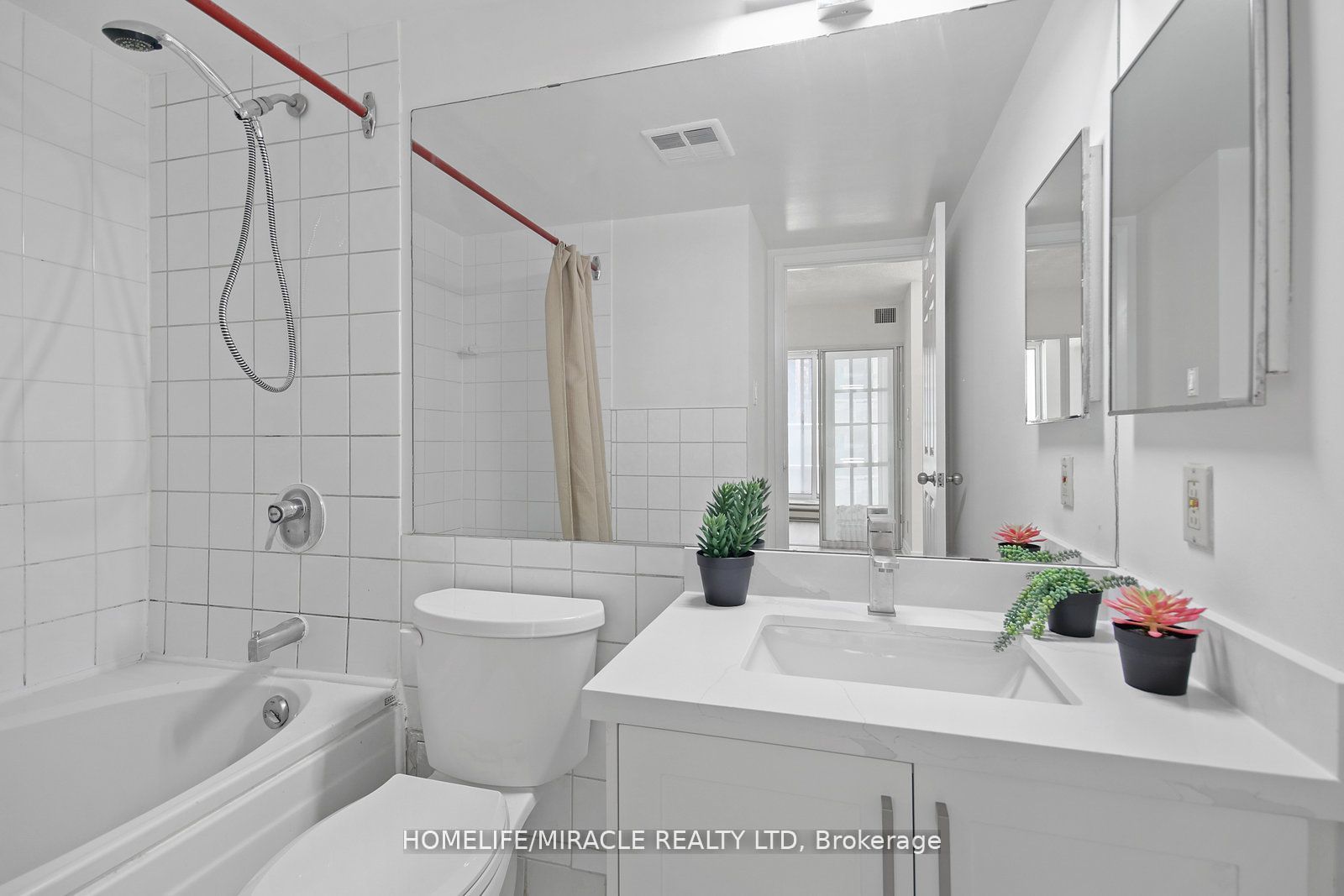 44 Gerrard St 9 Property Photo 4