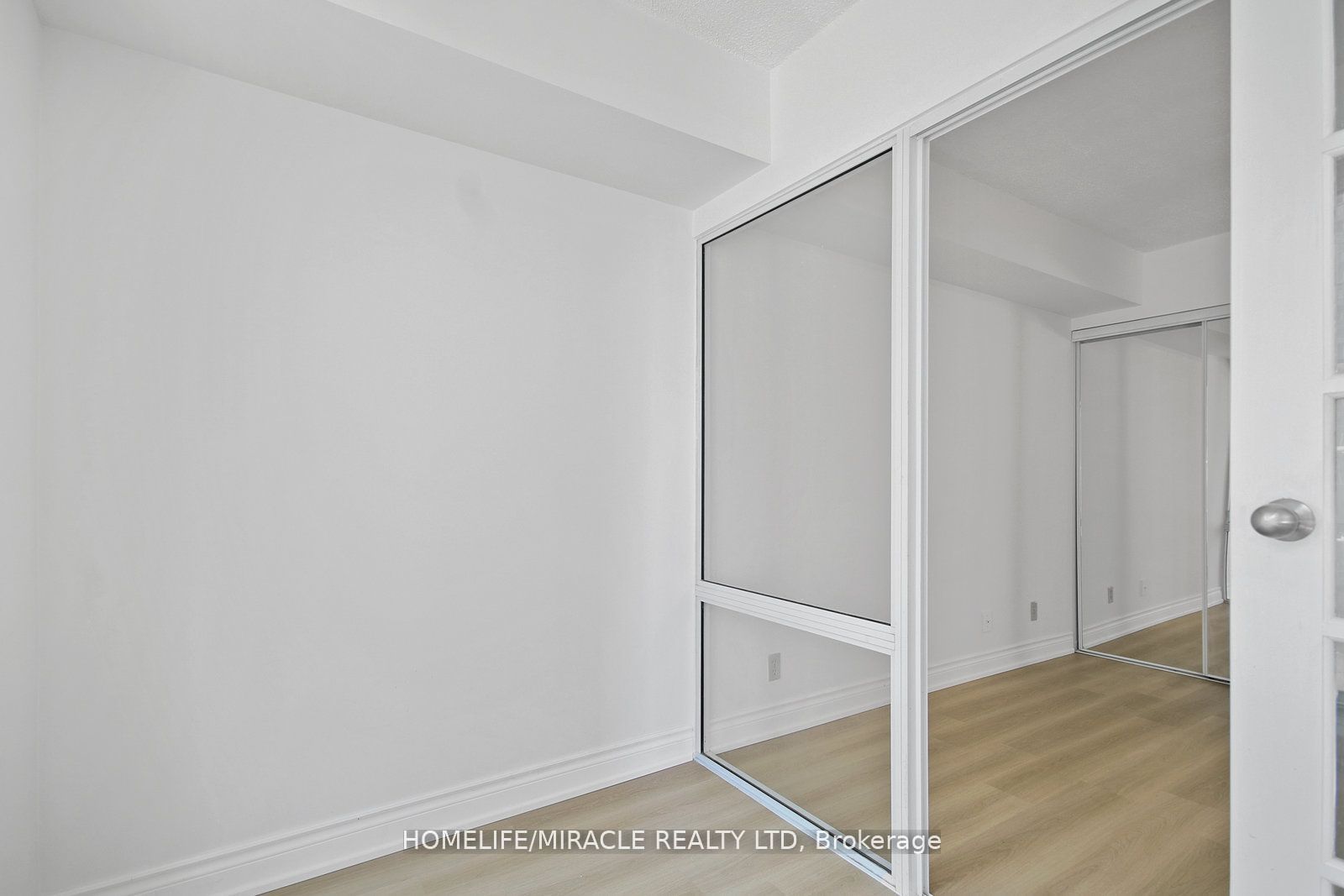 44 Gerrard St 9 Property Photo 7