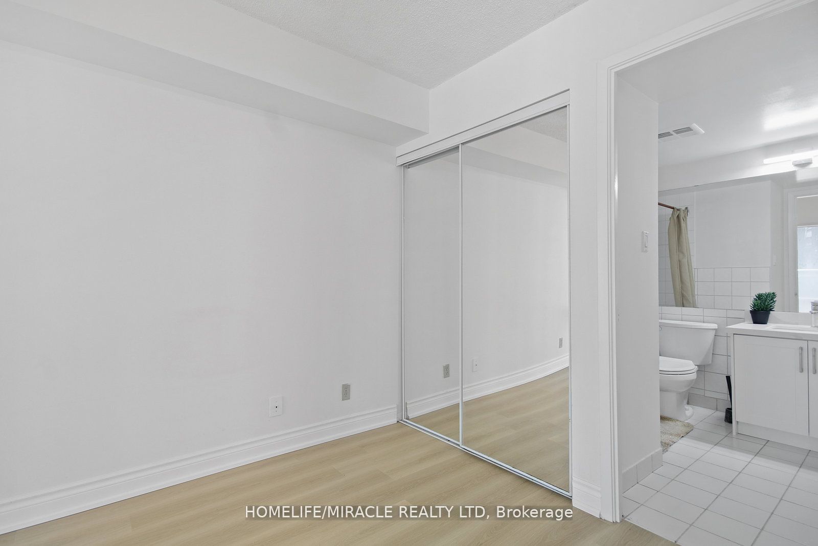 44 Gerrard St 9 Property Photo 10
