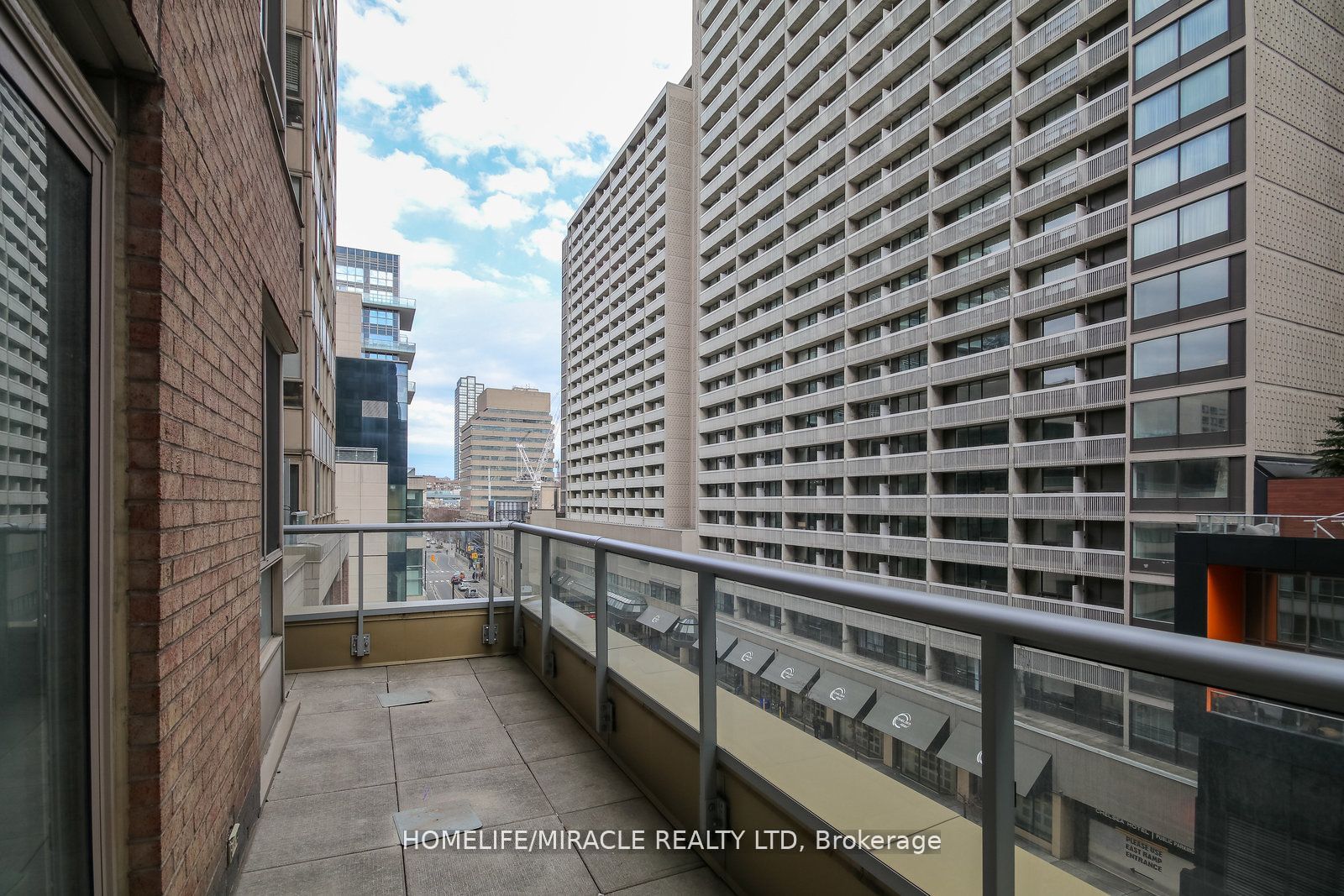 44 Gerrard St 9 Property Photo 18