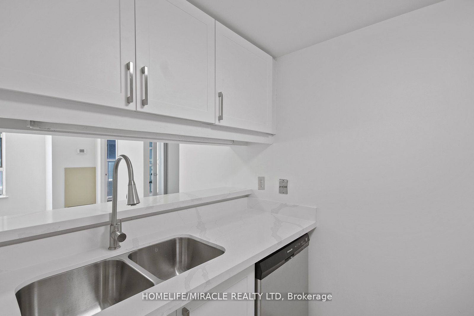 44 Gerrard St 9 Property Photo 34