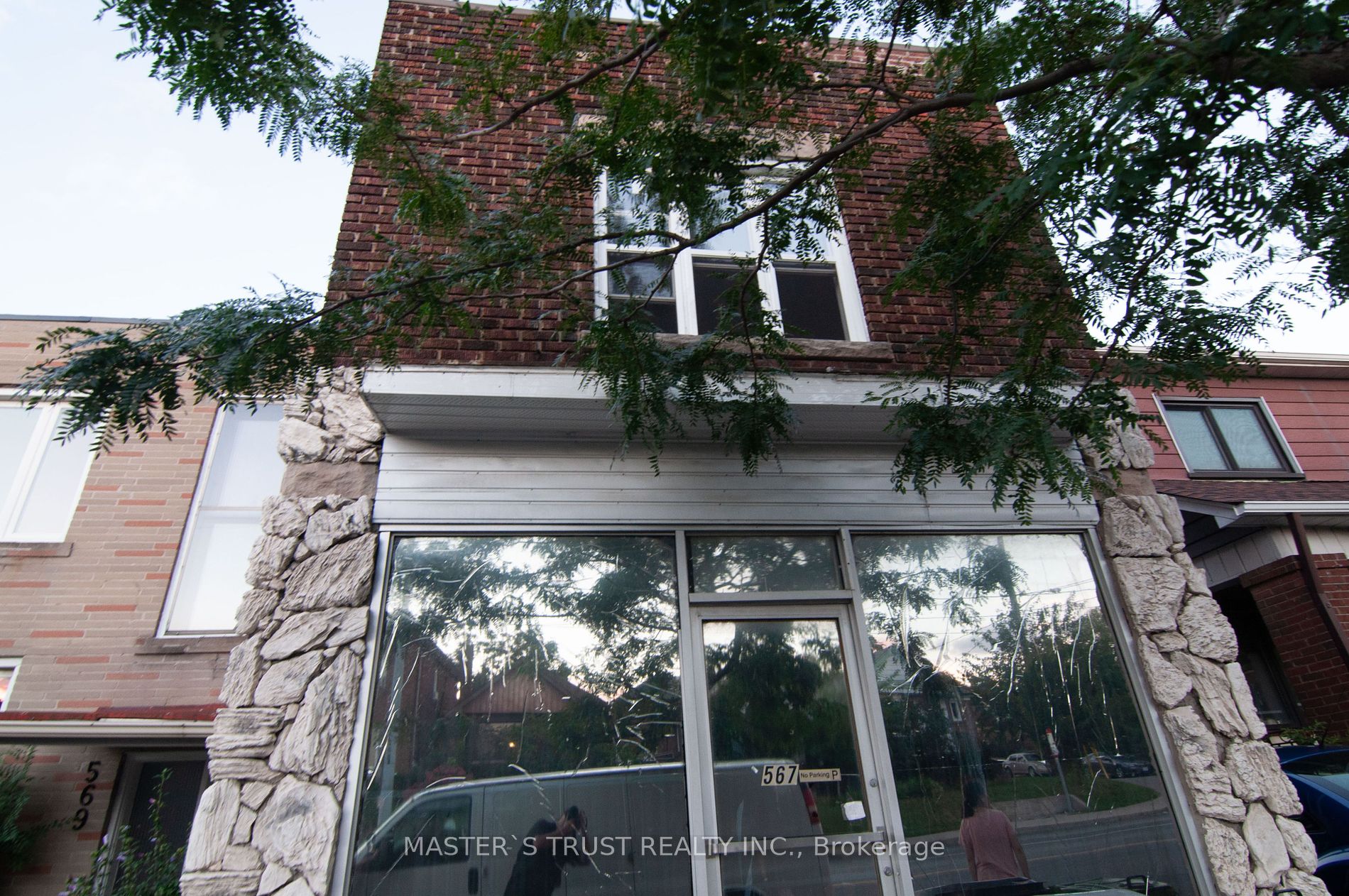 567 Oakwood Ave Property Photo 1