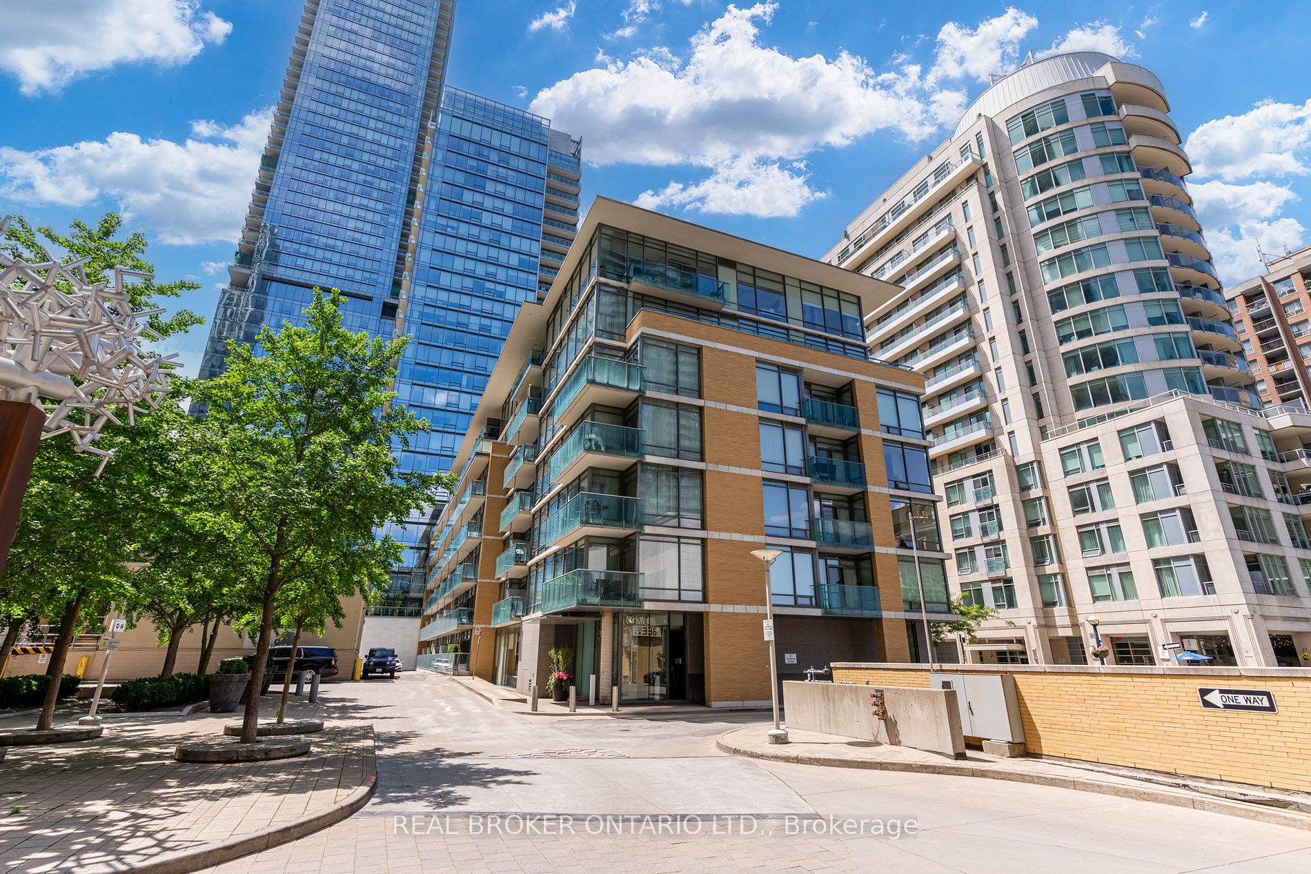 21 Scollard St 4 Property Photo 1
