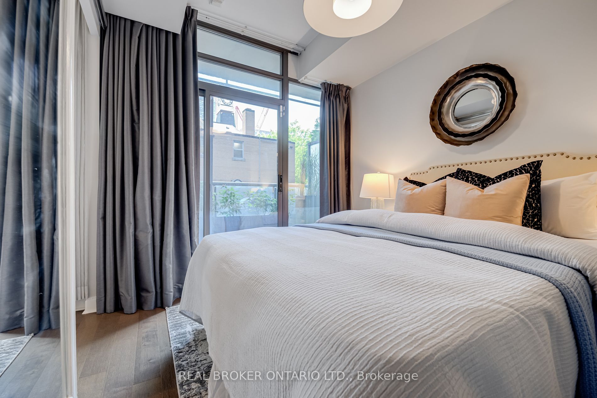 21 Scollard St 4 Property Photo 16