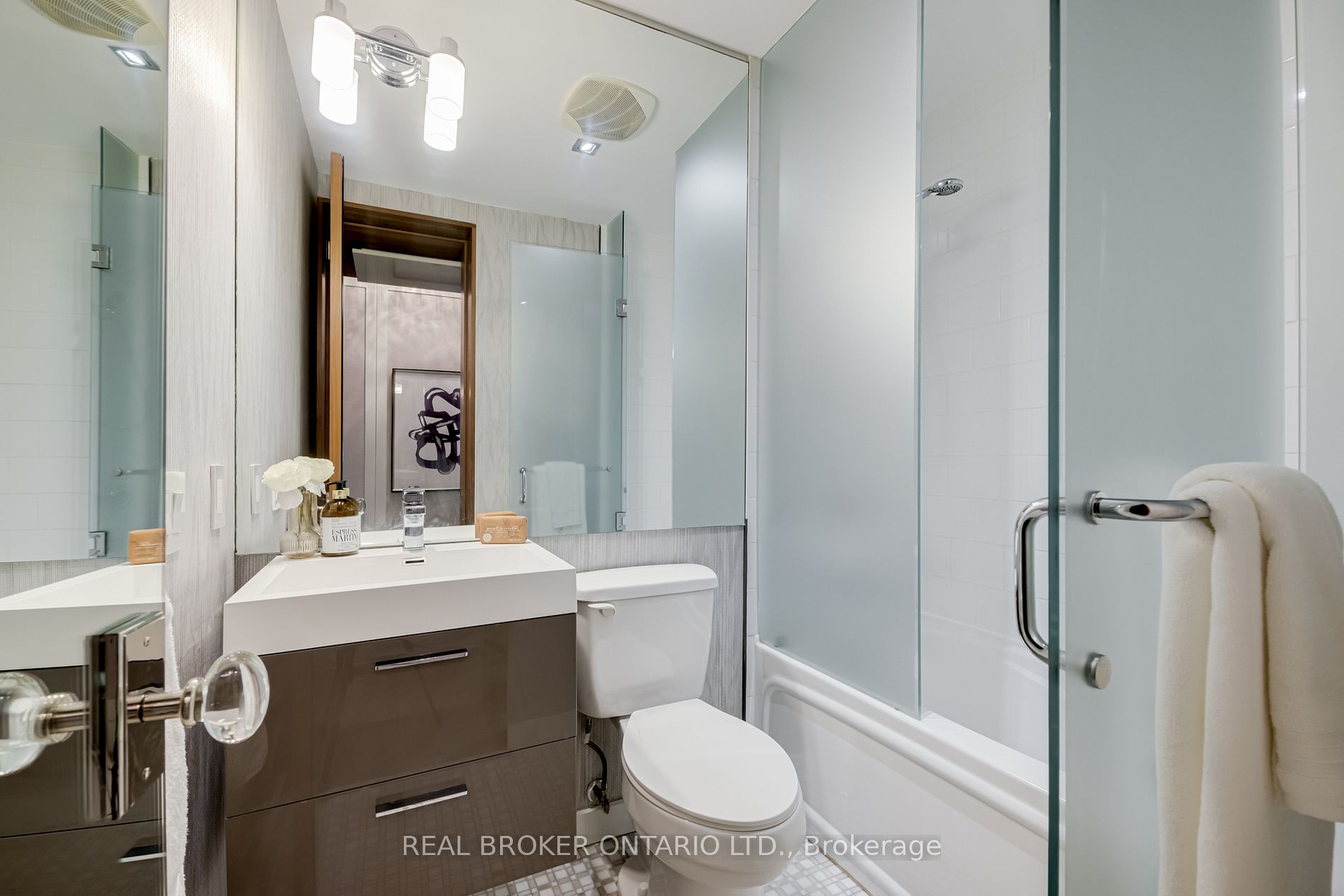 21 Scollard St 4 Property Photo 17