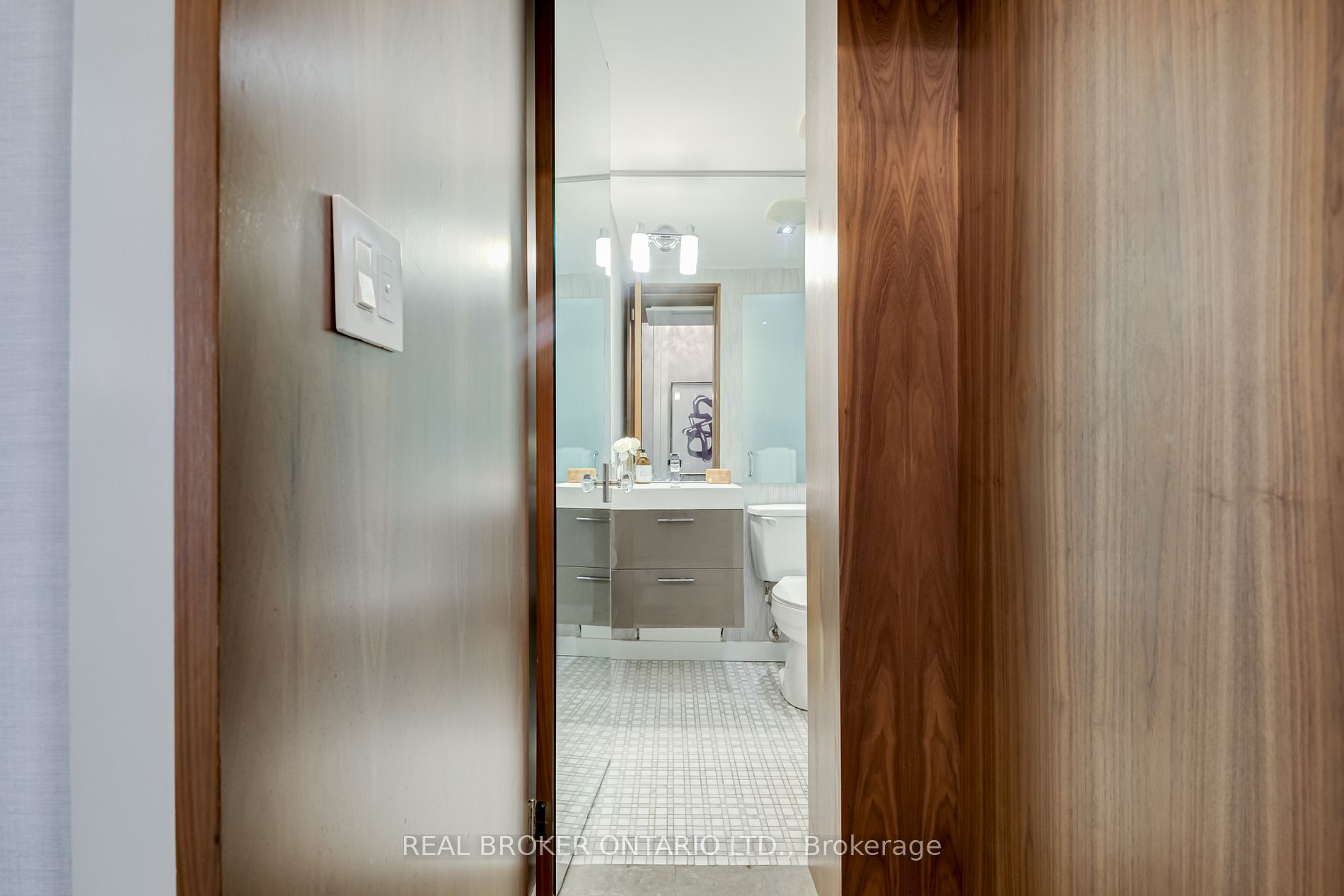21 Scollard St 4 Property Photo 18