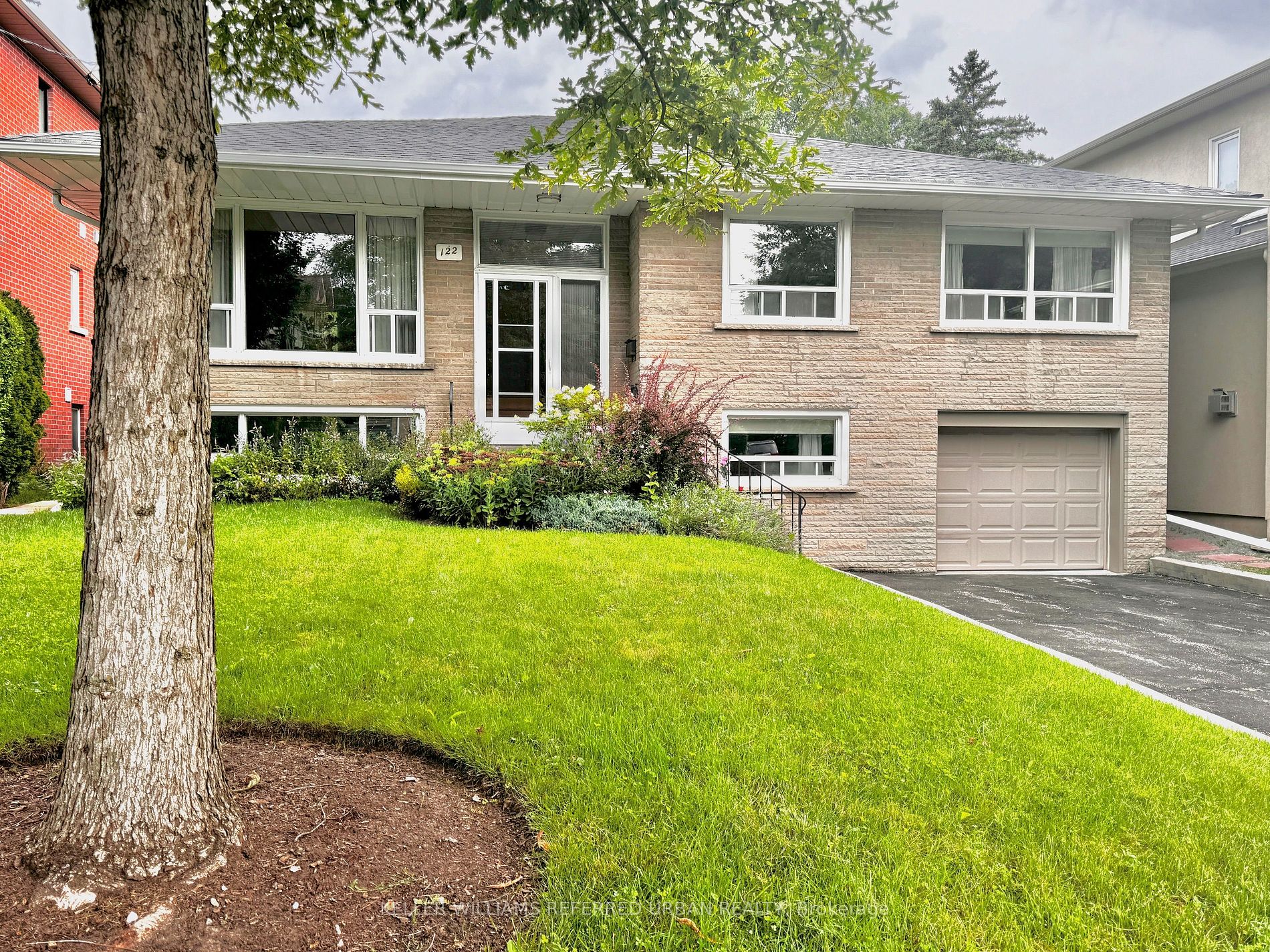122 Burndale Ave Property Photo 1