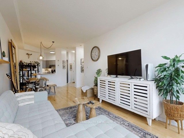 33 Empress Ave 13 Property Photo 7