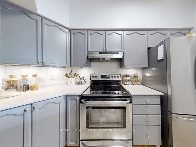 33 Empress Ave 13 Property Photo 9