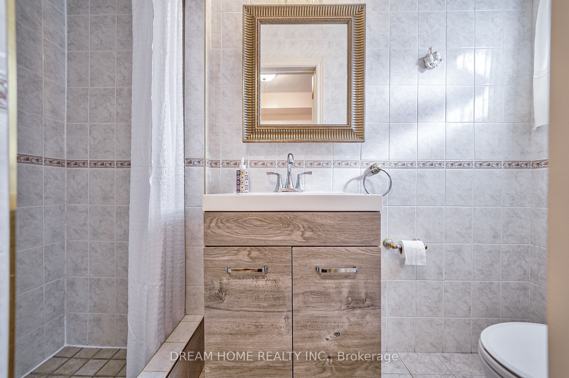 56 Bickerton Cres Property Photo 13
