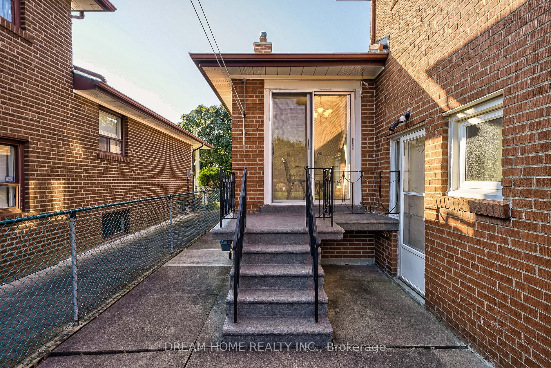 56 Bickerton Cres Property Photo 20