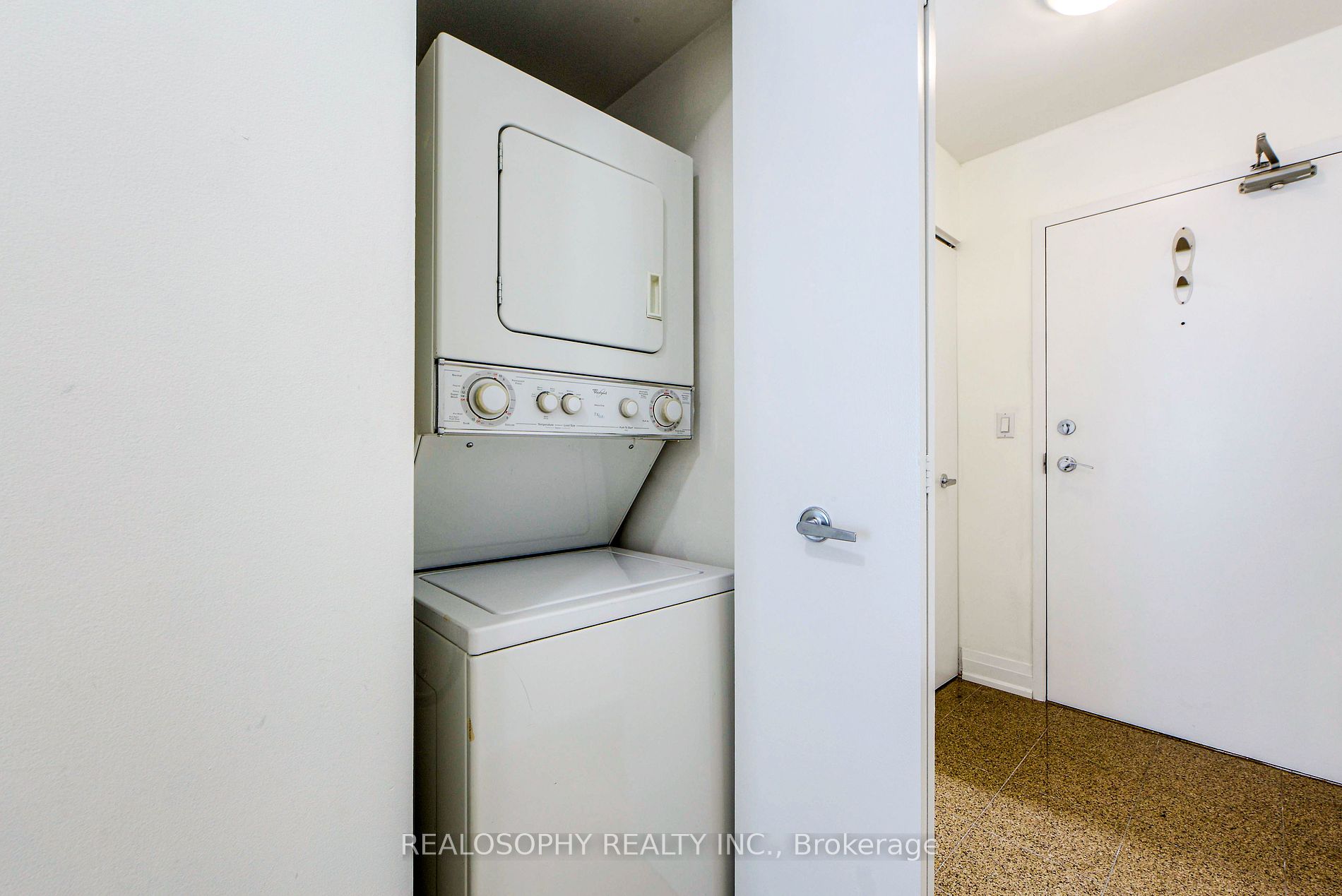 381 Front St W 15 Property Photo 4