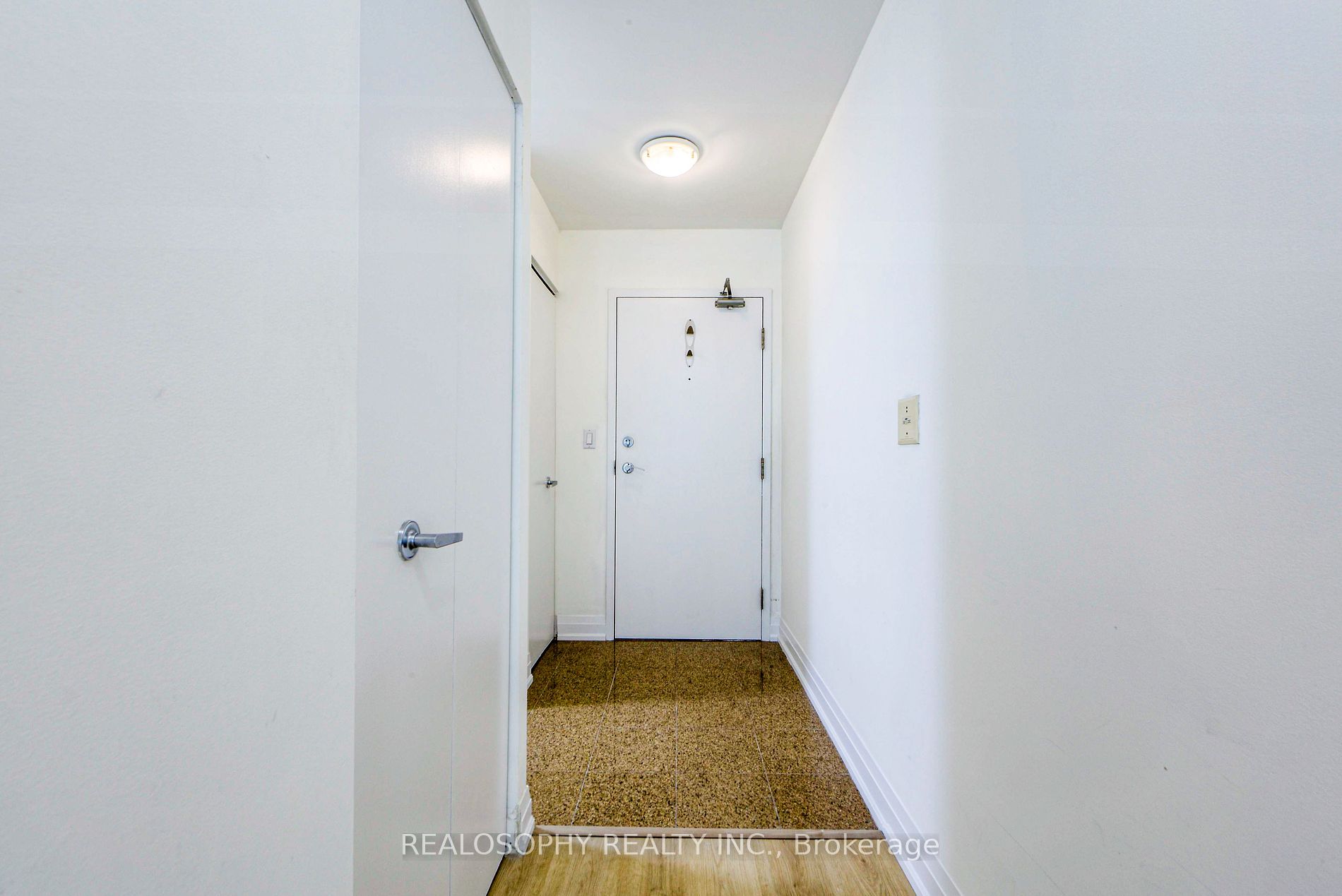 381 Front St W 15 Property Photo 12