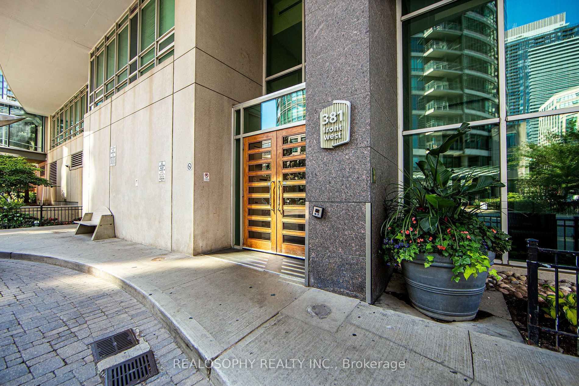 381 Front St W 15 Property Photo 17