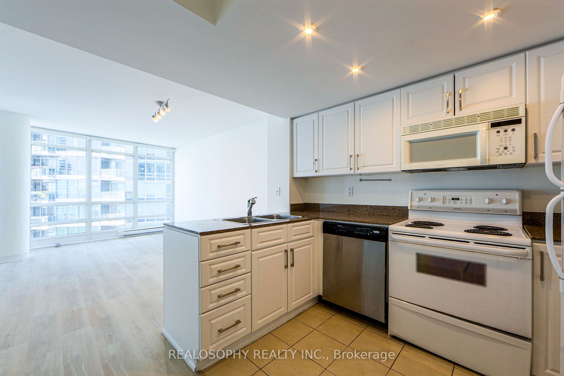 381 Front St W 15 Property Photo 29