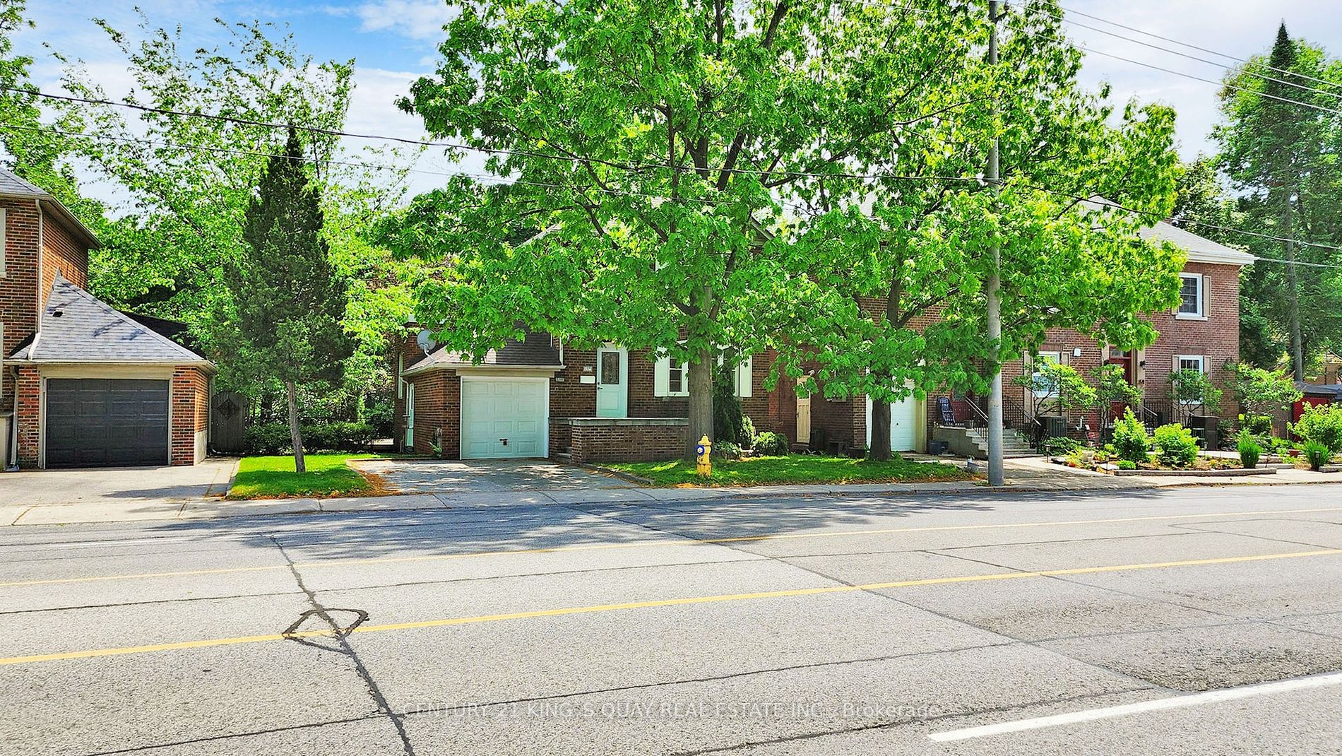 137 Lawrence Ave E Property Photo 12