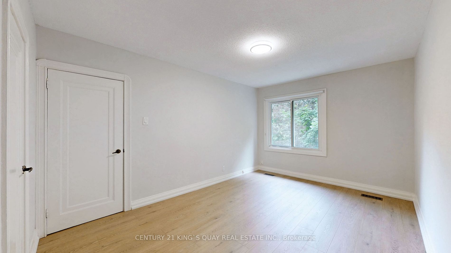 137 Lawrence Ave E Property Photo 17