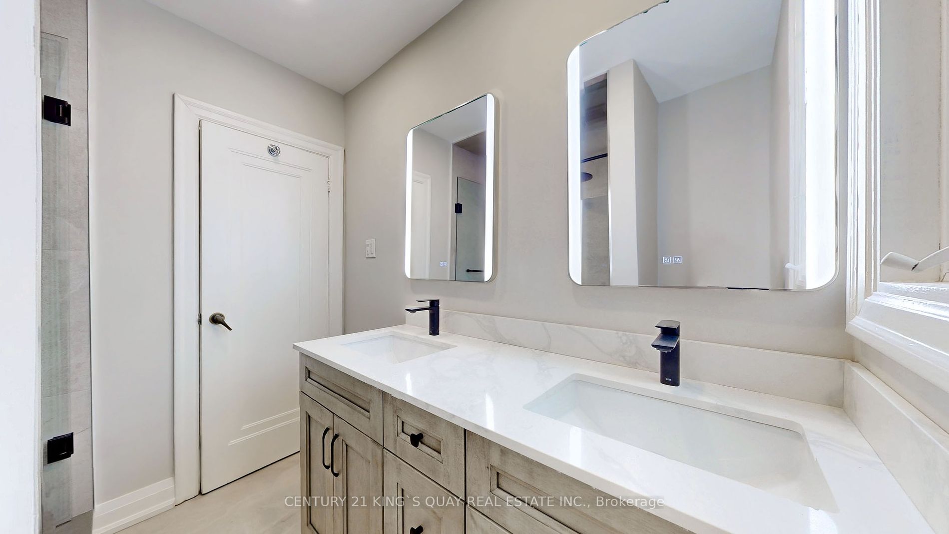 137 Lawrence Ave E Property Photo 19