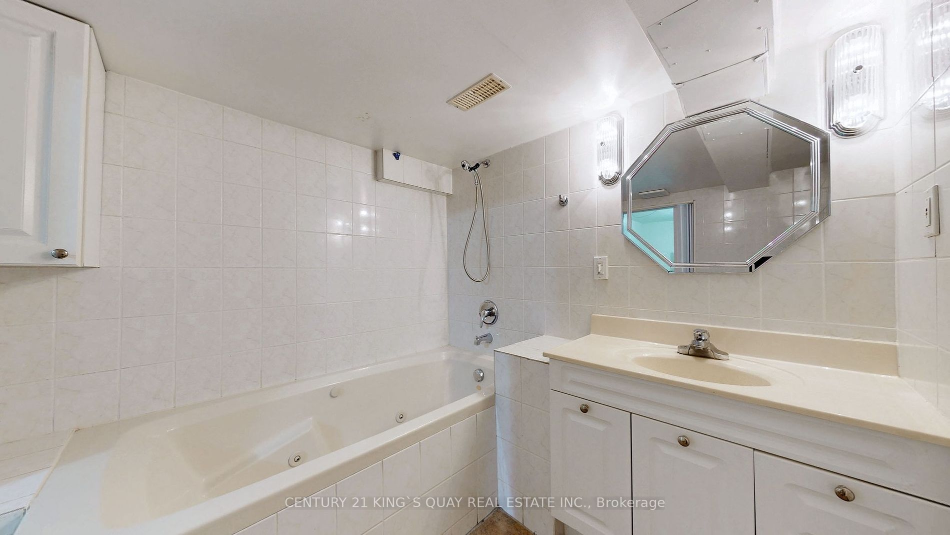 137 Lawrence Ave E Property Photo 26