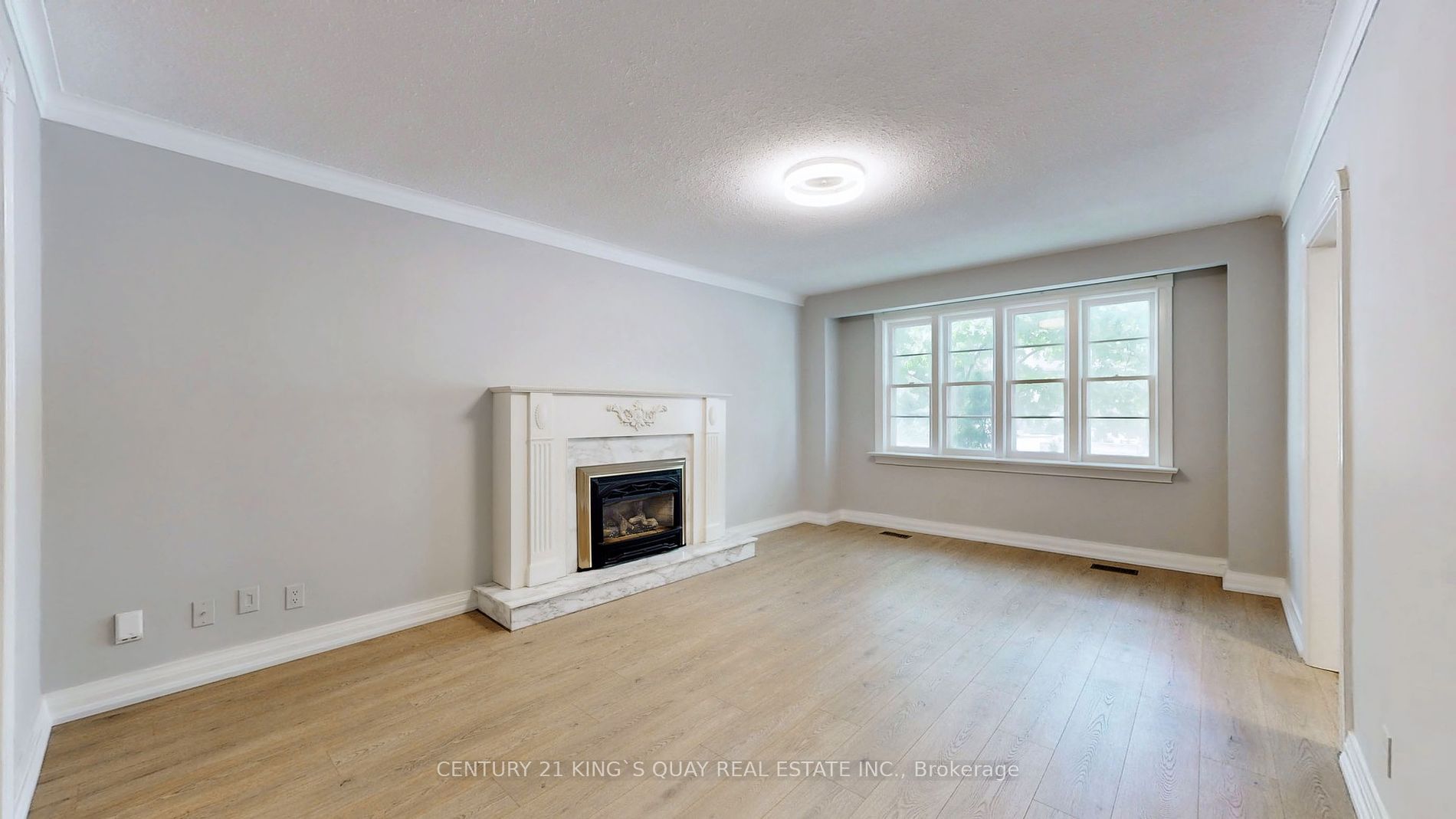 137 Lawrence Ave E Property Photo 35