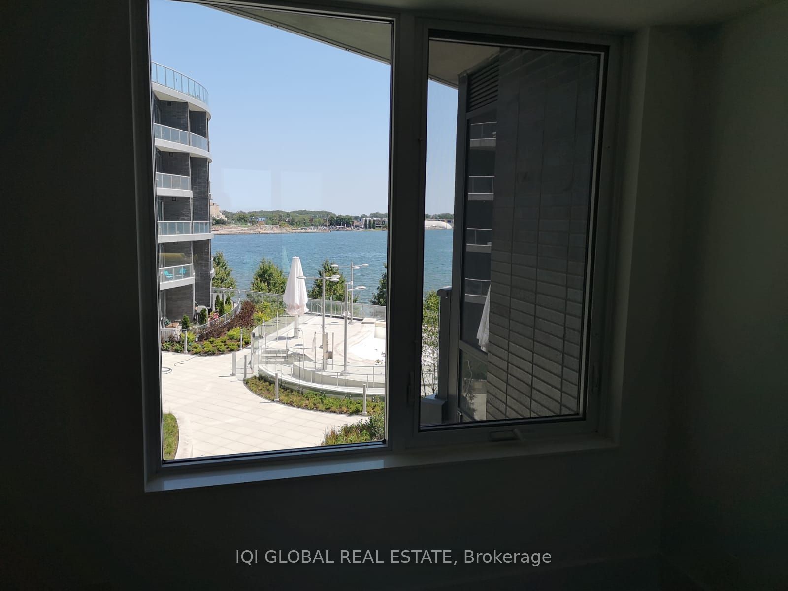 1 Edgewater Dr 7 Property Photo 5