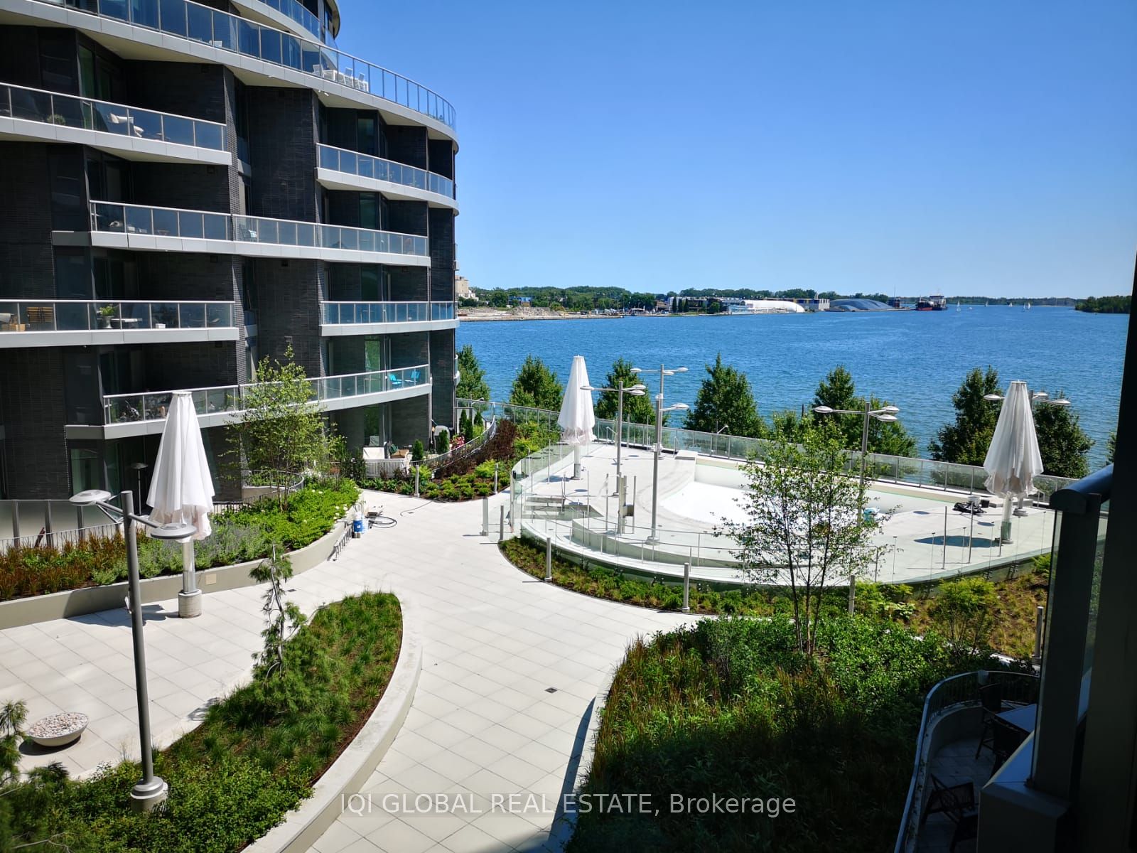 1 Edgewater Dr 7 Property Photo 12