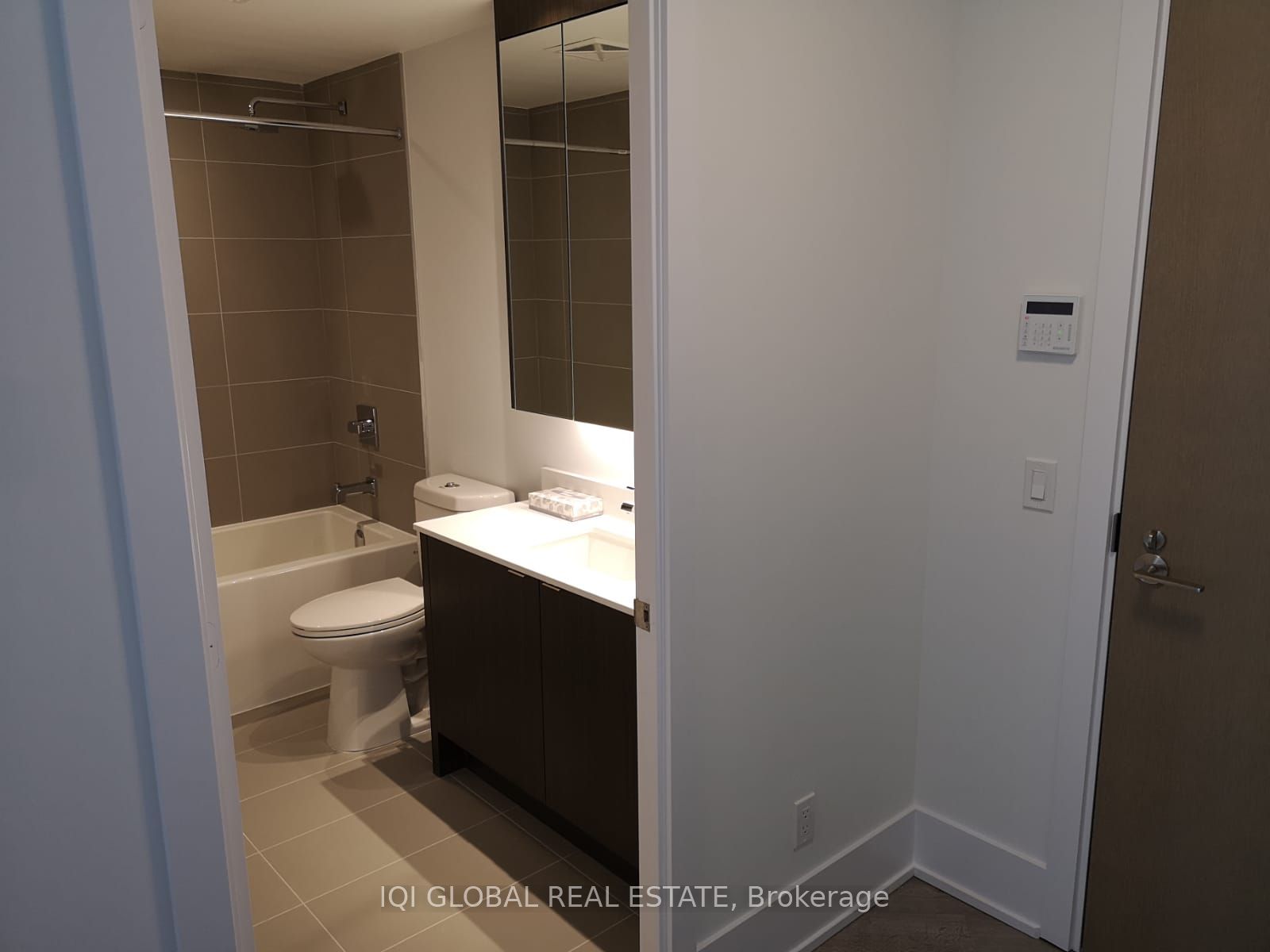 1 Edgewater Dr 7 Property Photo 24