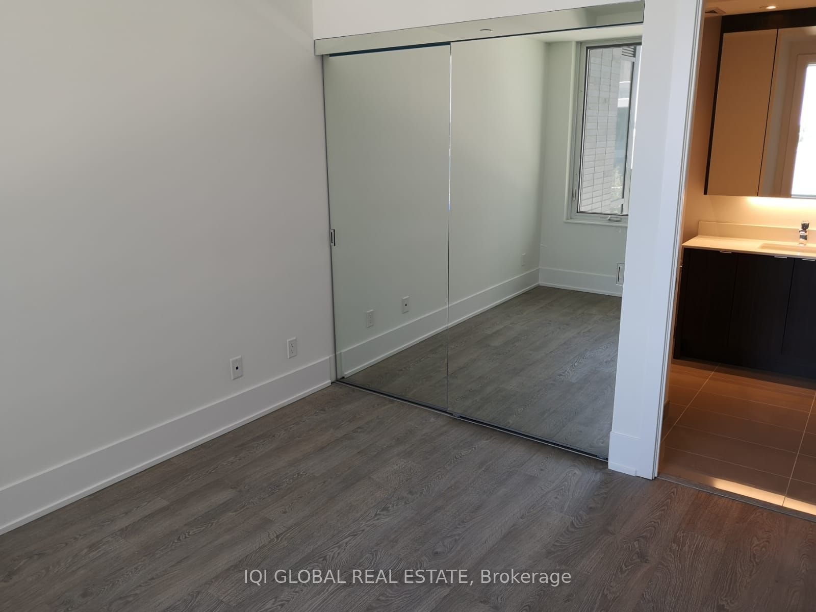 1 Edgewater Dr 7 Property Photo 25