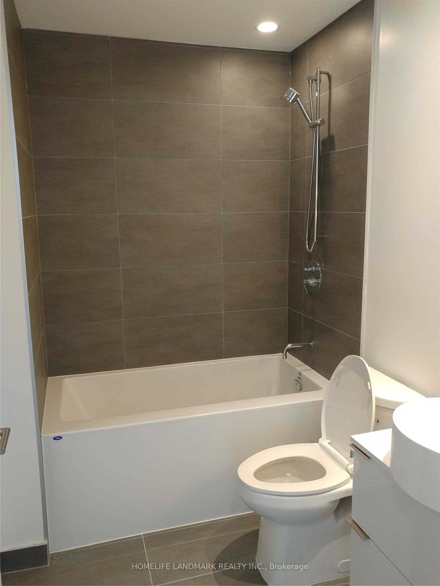 185 Roehampton Ave 04 Property Photo 17