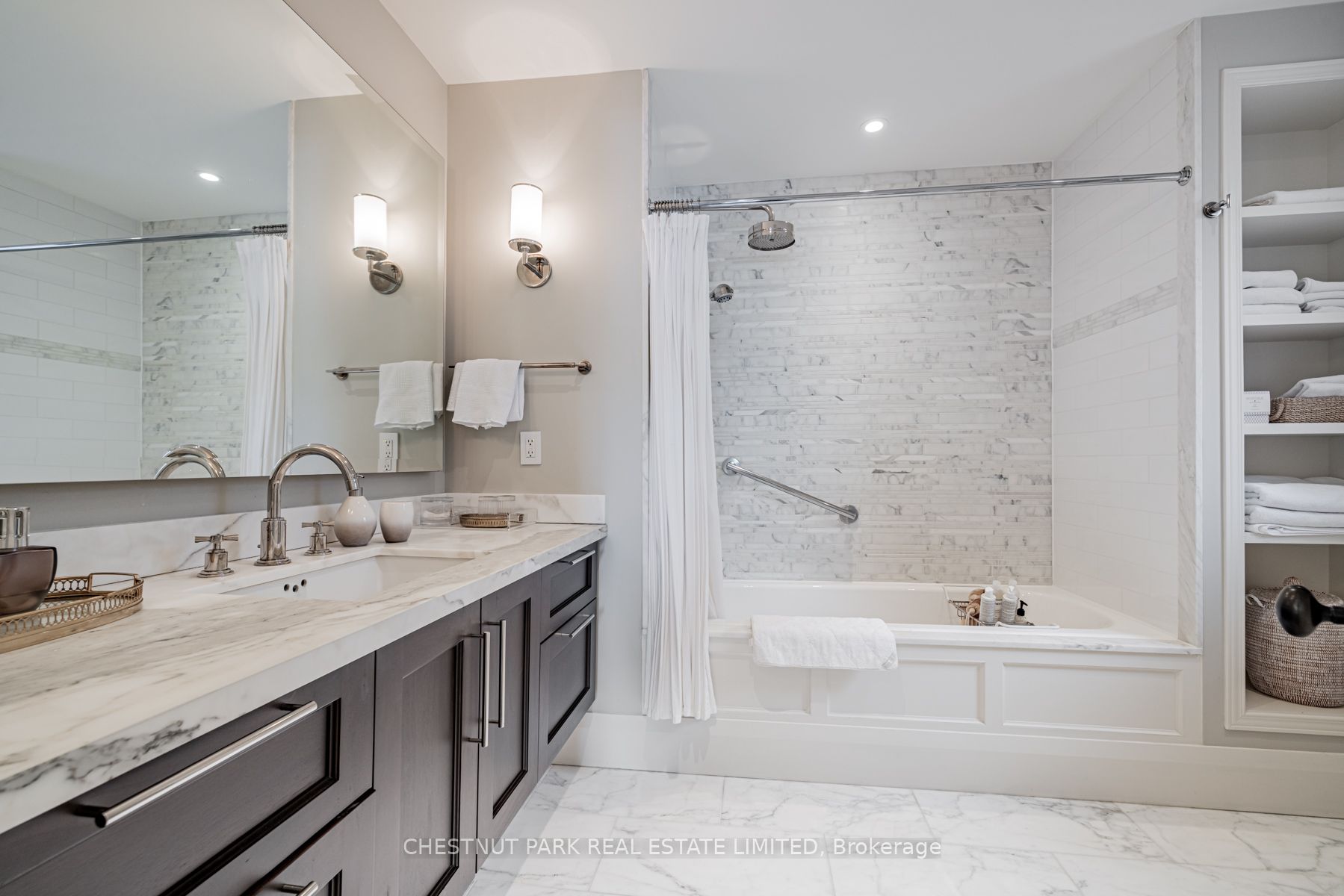32 Roxborough Street Property Photo 24