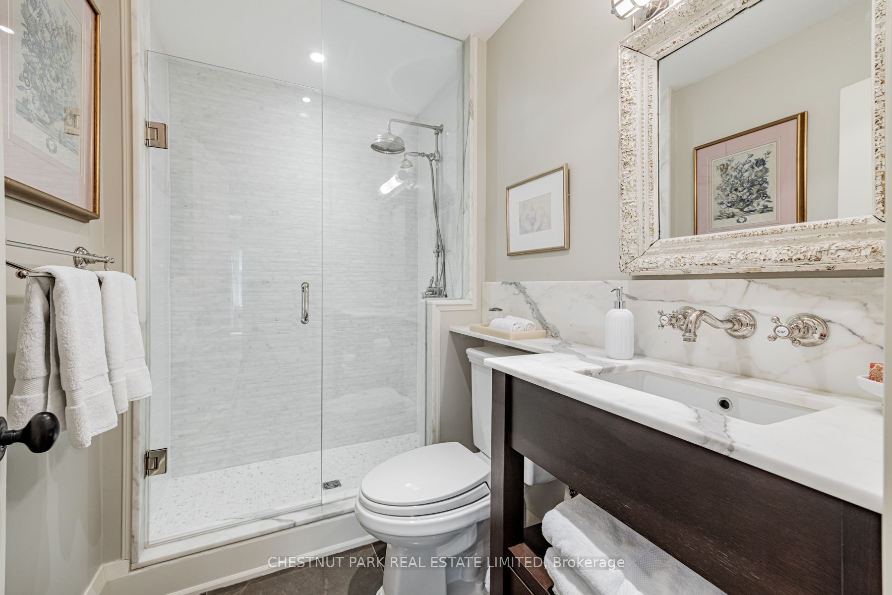 32 Roxborough Street Property Photo 30