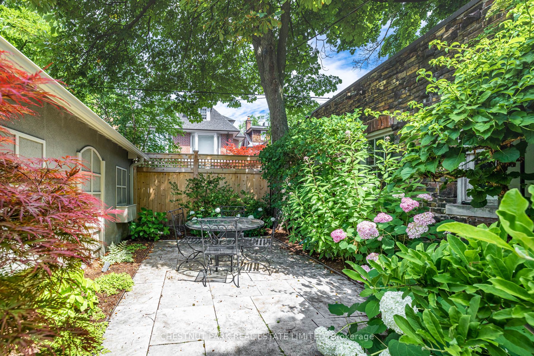 32 Roxborough Street Property Photo 41