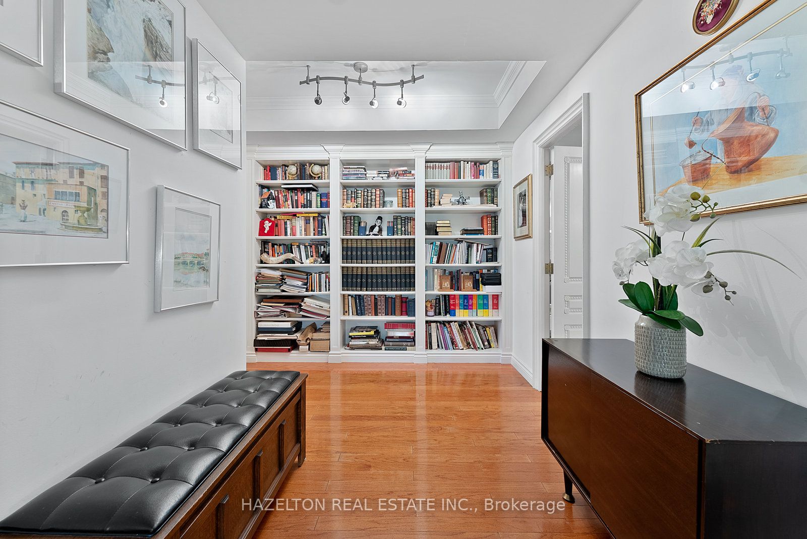 #402 - 18a Hazelton Avenue Property Photo 5