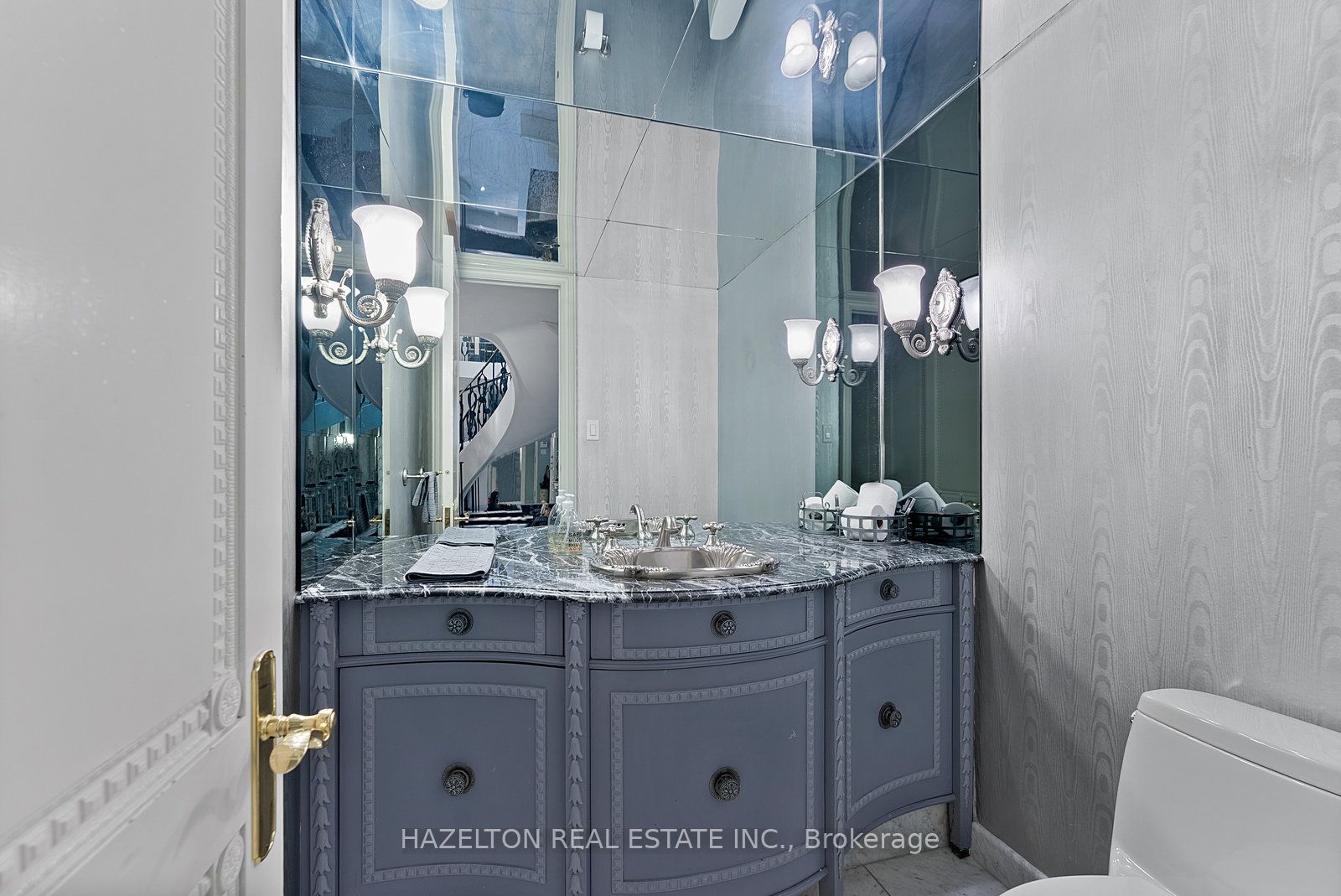 #402 - 18a Hazelton Avenue Property Photo 6