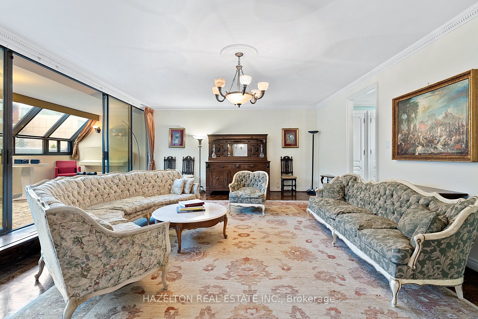 #402 - 18a Hazelton Avenue Property Photo 7