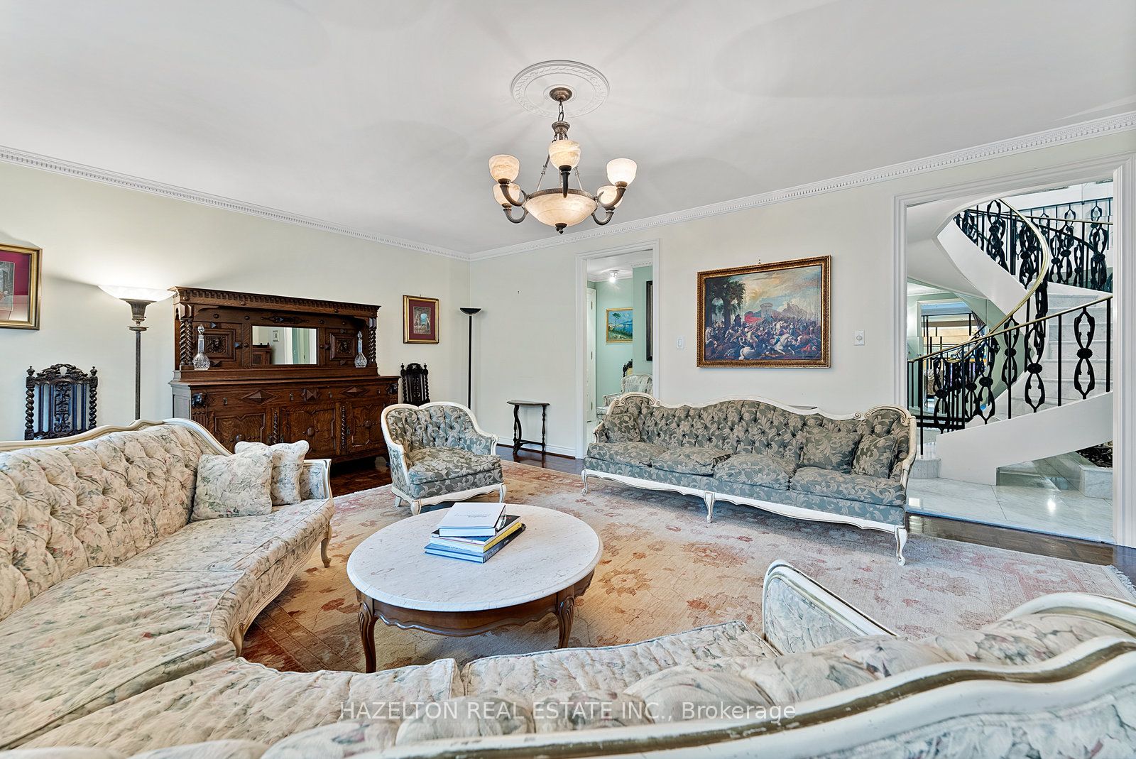 #402 - 18a Hazelton Avenue Property Photo 8