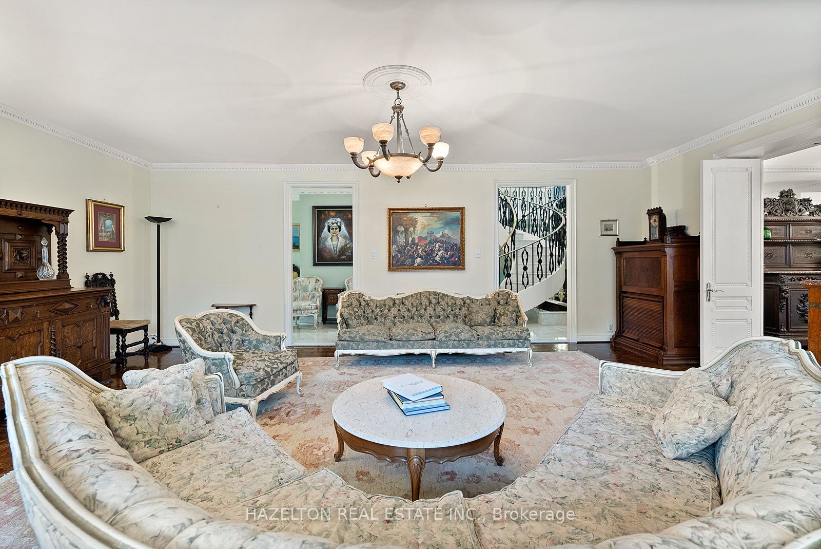 #402 - 18a Hazelton Avenue Property Photo 9