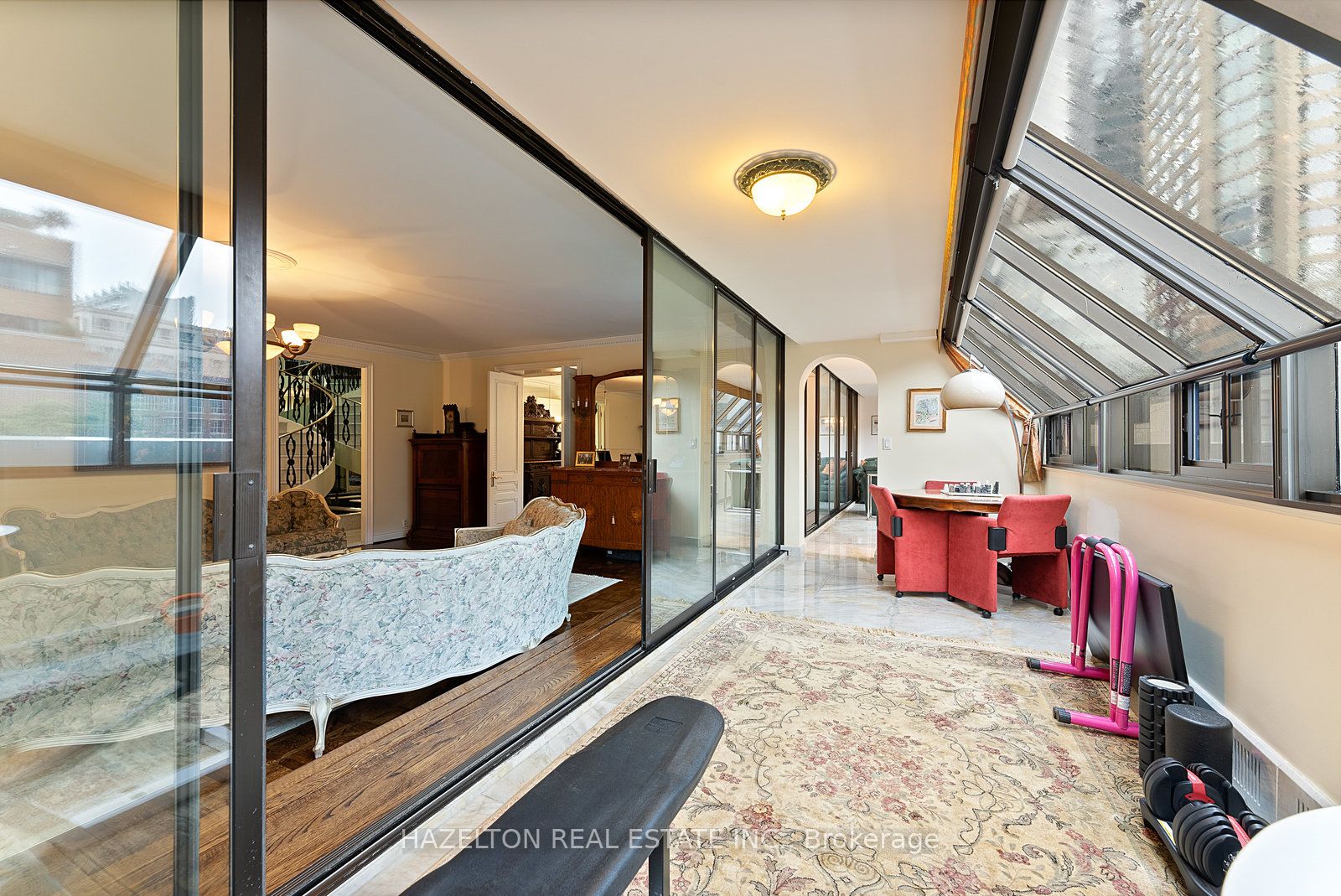 #402 - 18a Hazelton Avenue Property Photo 10