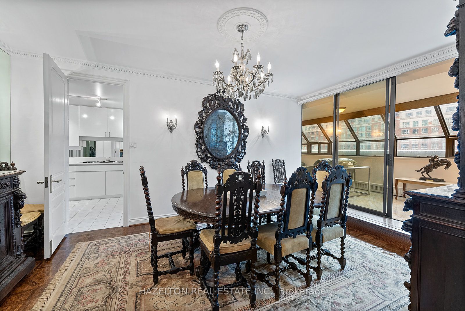 #402 - 18a Hazelton Avenue Property Photo 11